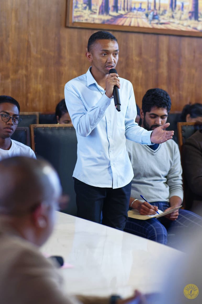 NIJERY IFOTONY NY OLAN' NY MPIANATRA TENY AMIN' NY SEKOLY AMBONY POLYTEKNIKA VONTOVORONA SY NY ONIVERSITEN' ANKATSO NY KOLONELY RAMPANARIVO SOLOFONIAINA THIERRY