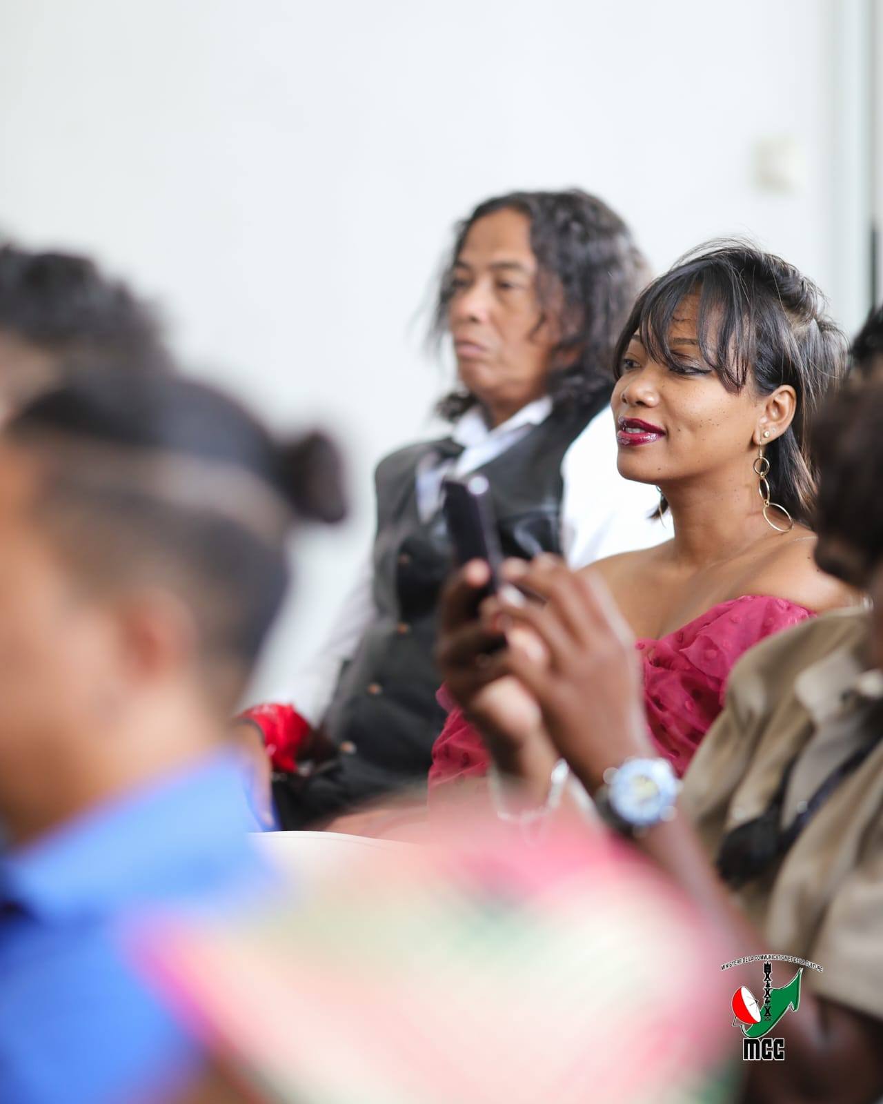 TAO ANATY FIRAHALAHIANA NY FIHAONANA NANAOVANA DINIDINIKA TEO AMIN' IREO MPANAKANTO SY NY MINISITRA MPIAHY