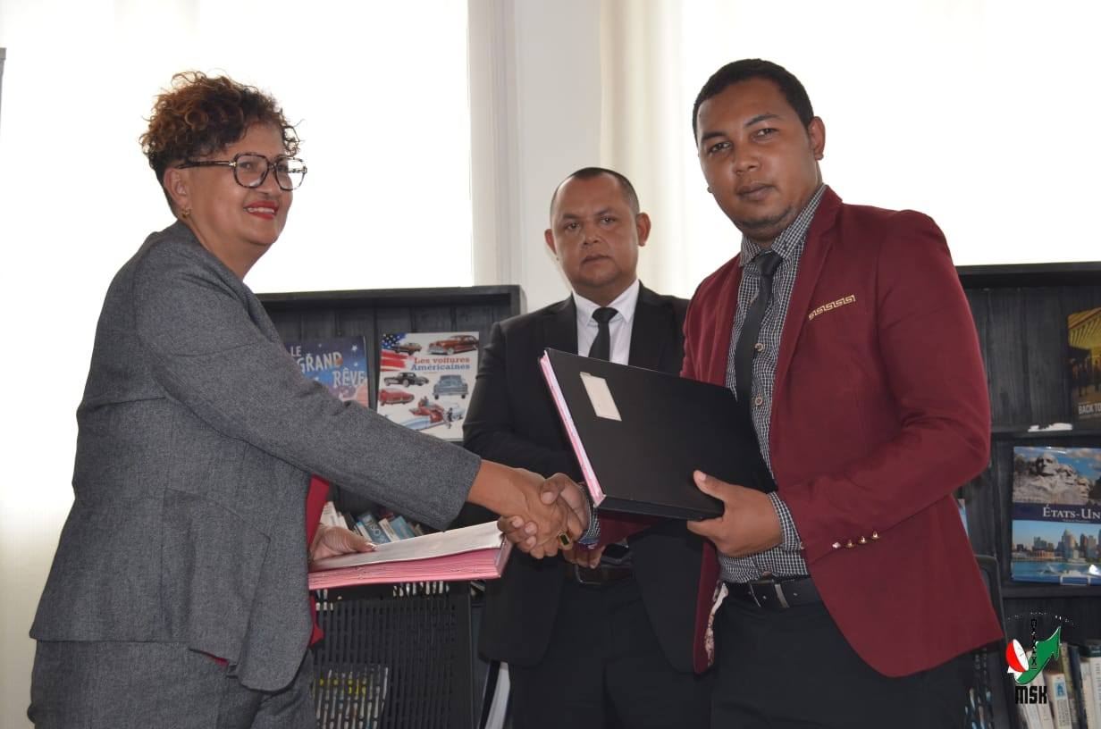 TOMPON' ANDRAIKITRA AMBONY MAROMARO EO ANIVON' NY MINISTERAN' NT SERASERA SY NY KOLONTSAINA NO NANDRAY NY ASANY ANDROANY ALAROBIA 10 DESAMBRA 2025 TAORIAN' NY NAHAVOATENDRY AZY IREO NANDRITRA NY FILAN-KEVITRY NY MINISITRA NY ALATSINAINY 08 DESAMBRA 2025 L