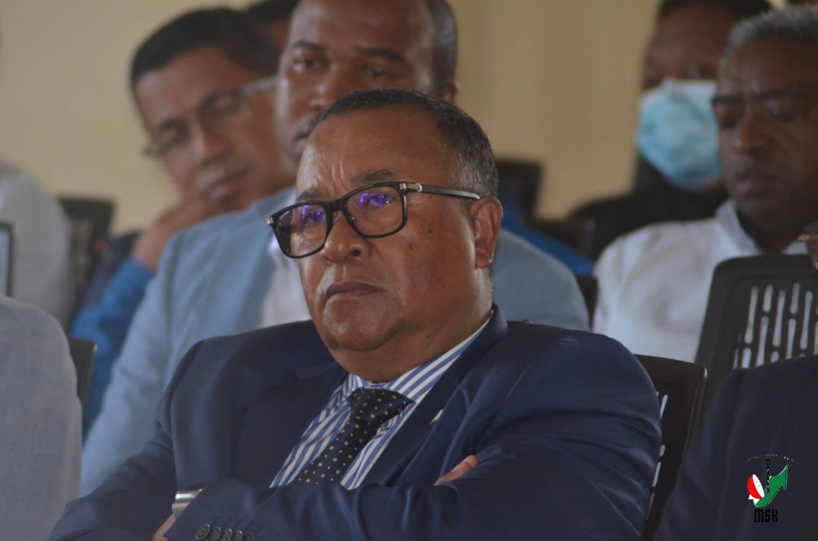 NIARA-NIDINIKA TAMIN'IREO TOMPONY HAINO VAKY JERY NY MOMBA NY TNT