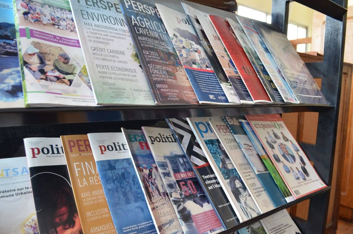 NAMPAHAFANTARIN' NY MINISTERAN' NY SERASERA SY NY KOLONTSAINA AN' IREO MPIANATRA NY ASA SY ANDRAIKITRY NY TRANOMBOKIM-PIRENENA