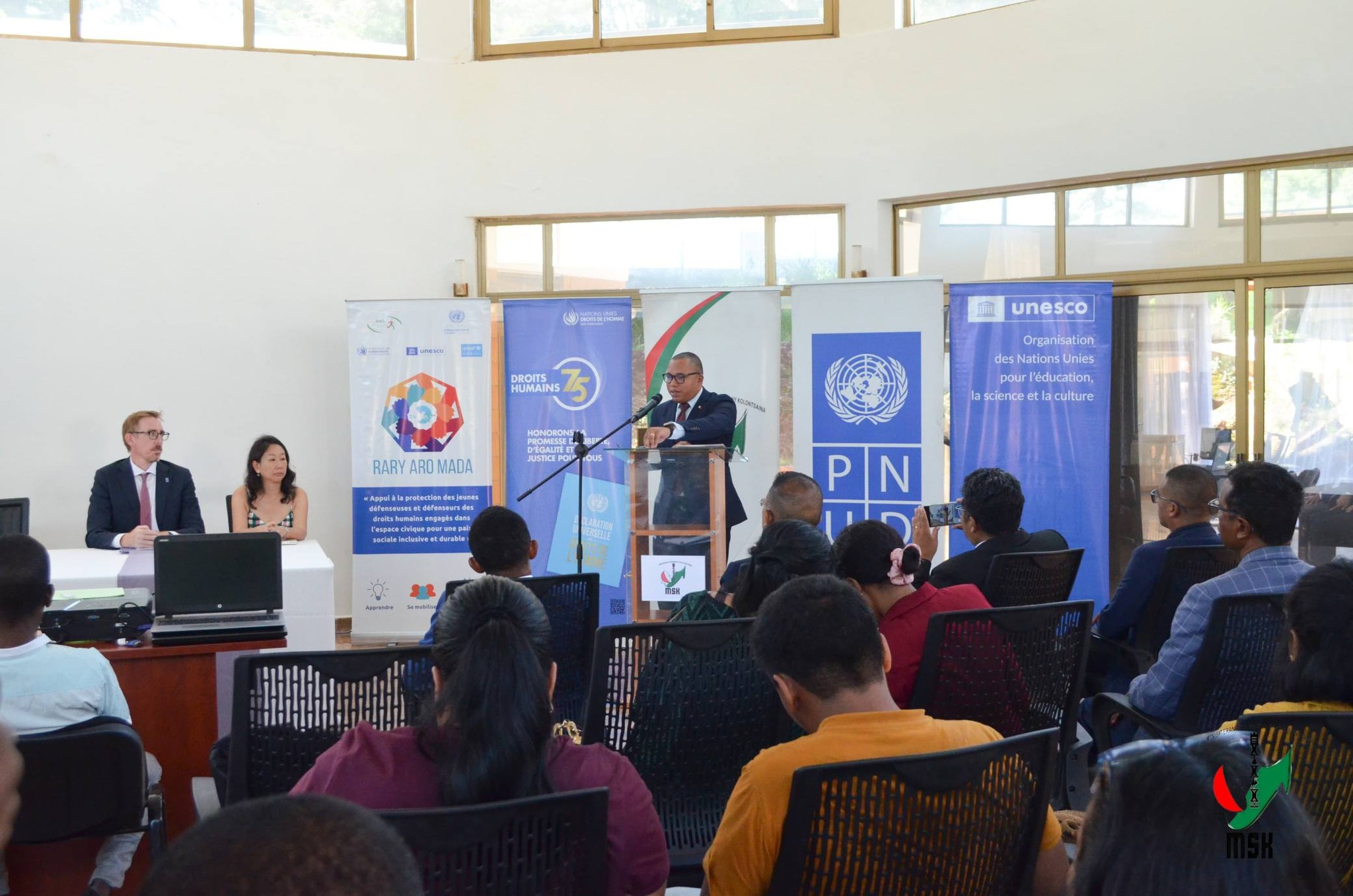 MAMOLAVOLA LALANA MIARO NY MPANAO GAZETY SY NY FAHALALAHANA MANEHO HEVITRA NY MINISTERAN' NY SERASERA SY NY KOLONTSAINA MIARAKA AMIN' NY KOMITY IVONDRONAN' NY MPANAO GAZETY