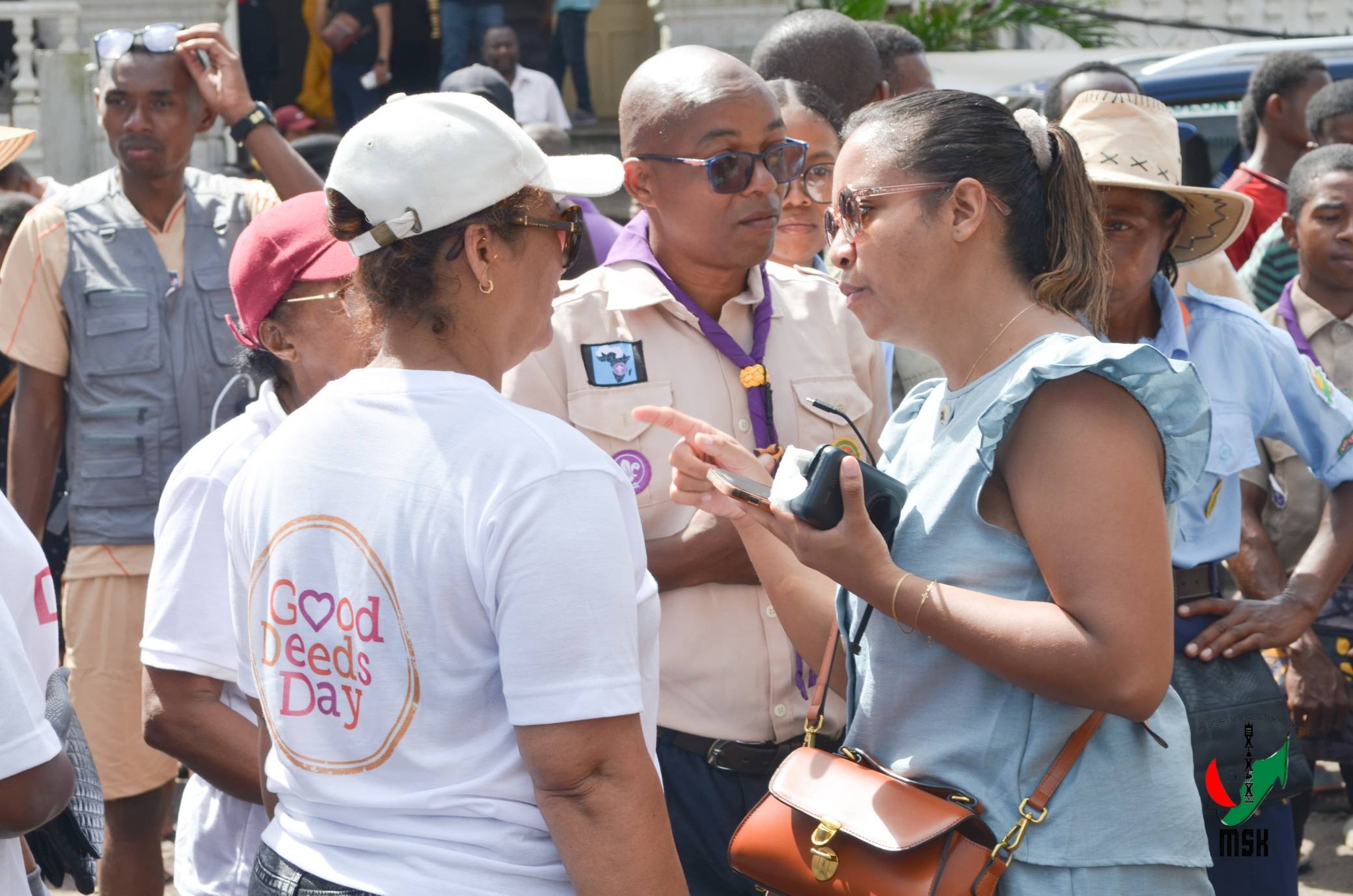 MPIROTSAKA AN-TSITRAPO MARO NO NIARA-NIENTANA TAMIN' NY MINISTERAN' NY SERASERA SY NY KOLONTSAINA NANADIO NY MOZEA VAVITIANA TOAMASINA