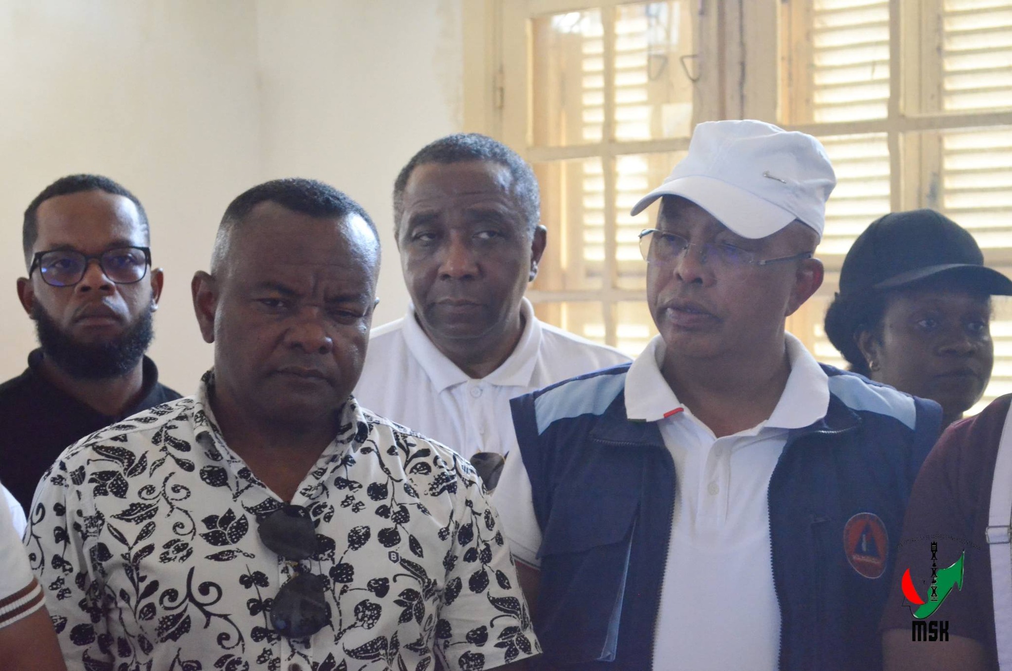 NIVIMBINA IZAY VOATSIRAMBIN' NY TANANY NY MINISTERAN' NY SERASERA SY NY KOLONTSAINA HANAMAIVANANA NY VESATRY NY RIVODOZA GEZANI