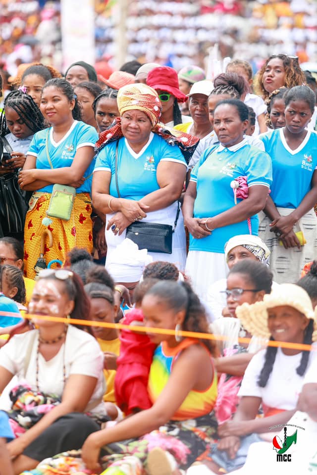 MANAN-KASINA NY VEHIVAVY ! MANAN-DANJA NY FANIRIANY, MENDRIKA HO TANTERAHINA NY NOFINOFINY