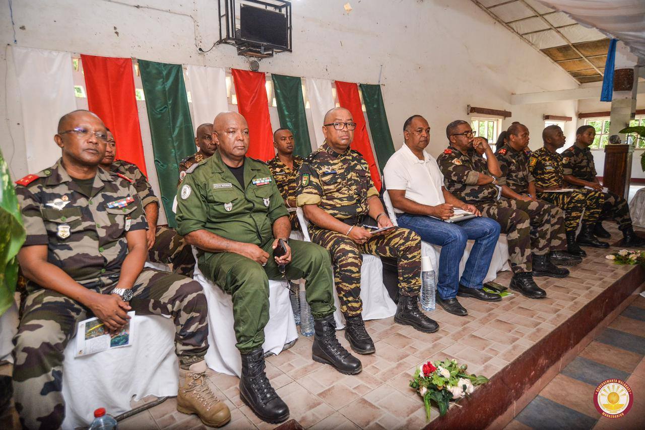 BASE TOLIARA VONONA HIFANOME TANANA NY RAY AMAN-DRENY SY NY MPANAO POLITIKA ATY AN-TOERANA HO AN' IO TETIKASA IO