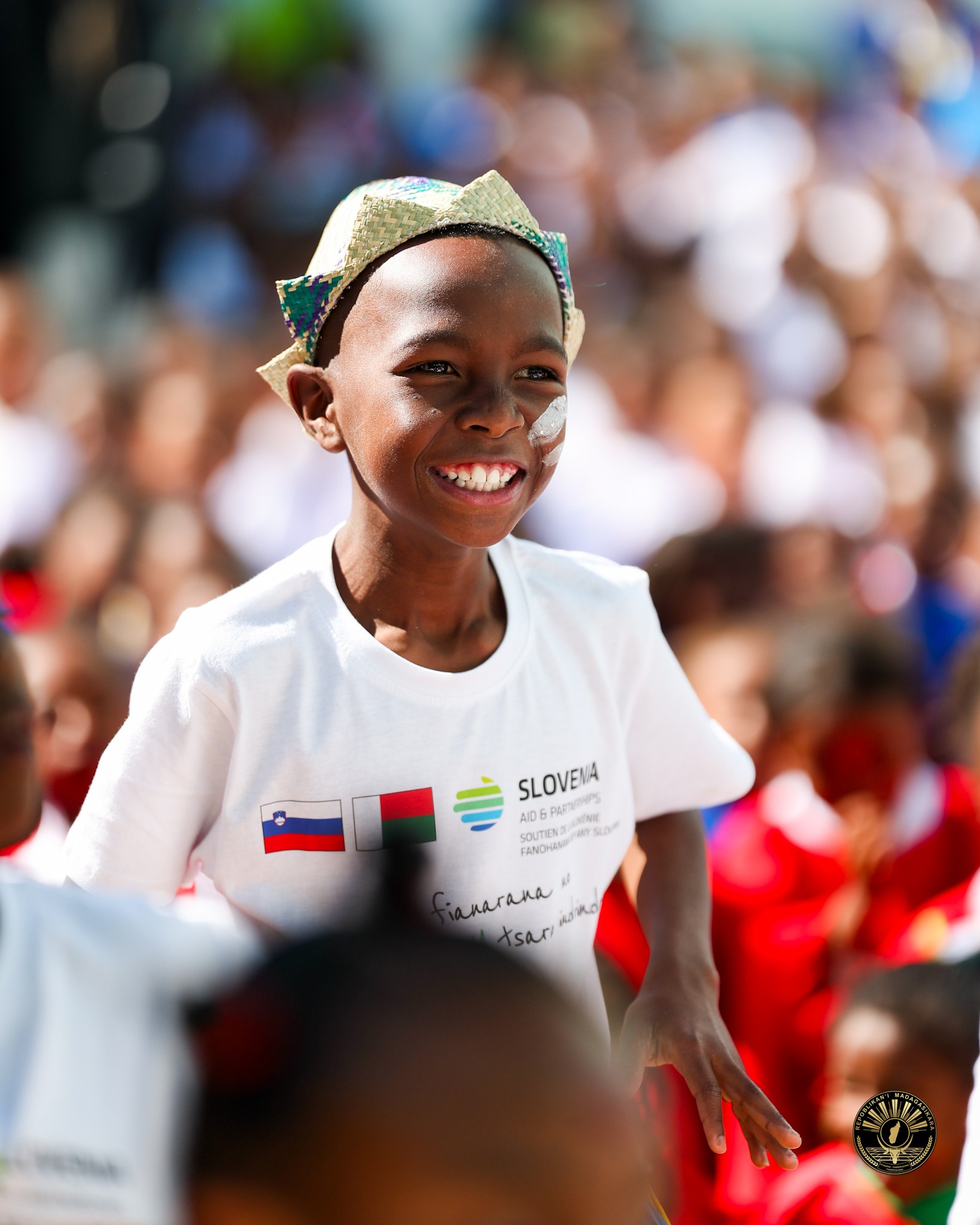 FENO FIHETSEM-PO NY ANDRO FAHAROAN' NY FITSIDIHANA ARA-PANJAKANA ATAON' NY FILOHA NATASA PIRC MUSAR ETO AMINTSIKA