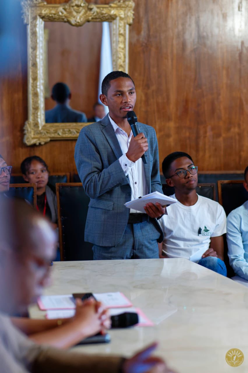 NIJERY IFOTONY NY OLAN' NY MPIANATRA TENY AMIN' NY SEKOLY AMBONY POLYTEKNIKA VONTOVORONA SY NY ONIVERSITEN' ANKATSO NY KOLONELY RAMPANARIVO SOLOFONIAINA THIERRY