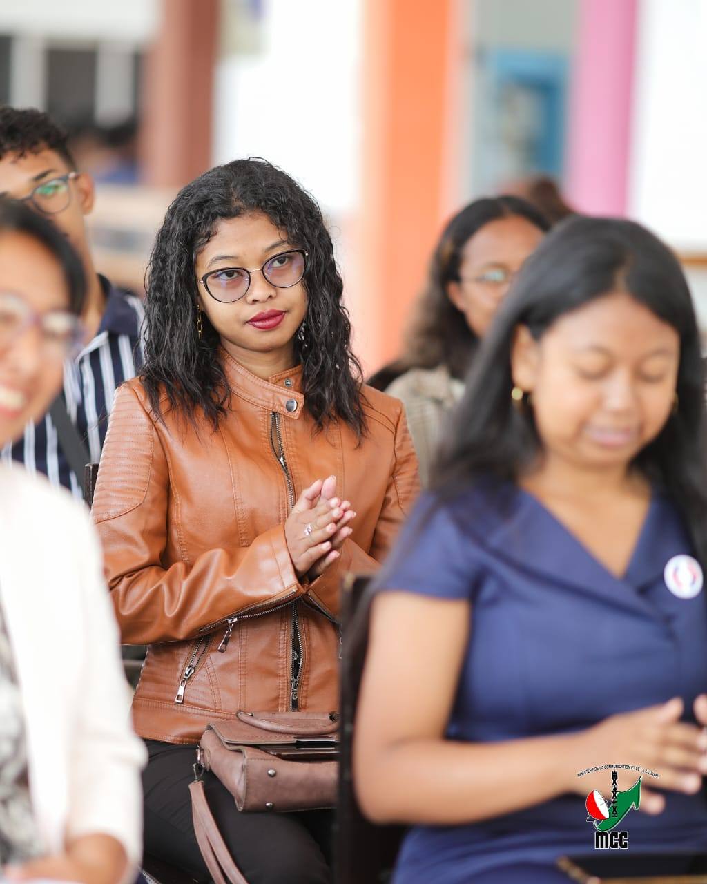 NORAISIN' NY MINISTERAN' NY SERASERA SY NY KOLONTSAINA IREO TANORA MPILATSAKA AN-TSITRAPO HO ANY FRANTSA