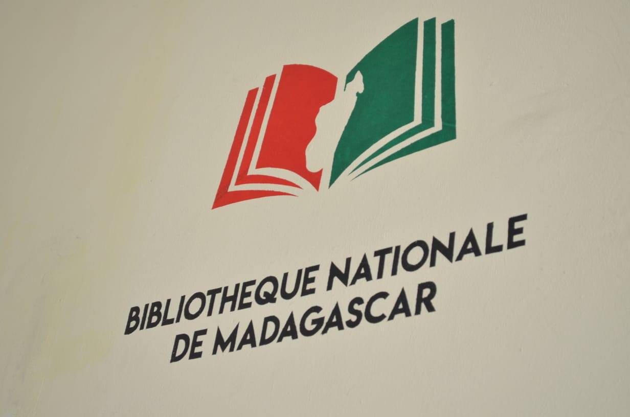 NAMPAHAFANTARIN' NY MINISTERAN' NY SERASERA SY NY KOLONTSAINA AN' IREO MPIANATRA NY ASA SY ANDRAIKITRY NY TRANOMBOKIM-PIRENENA