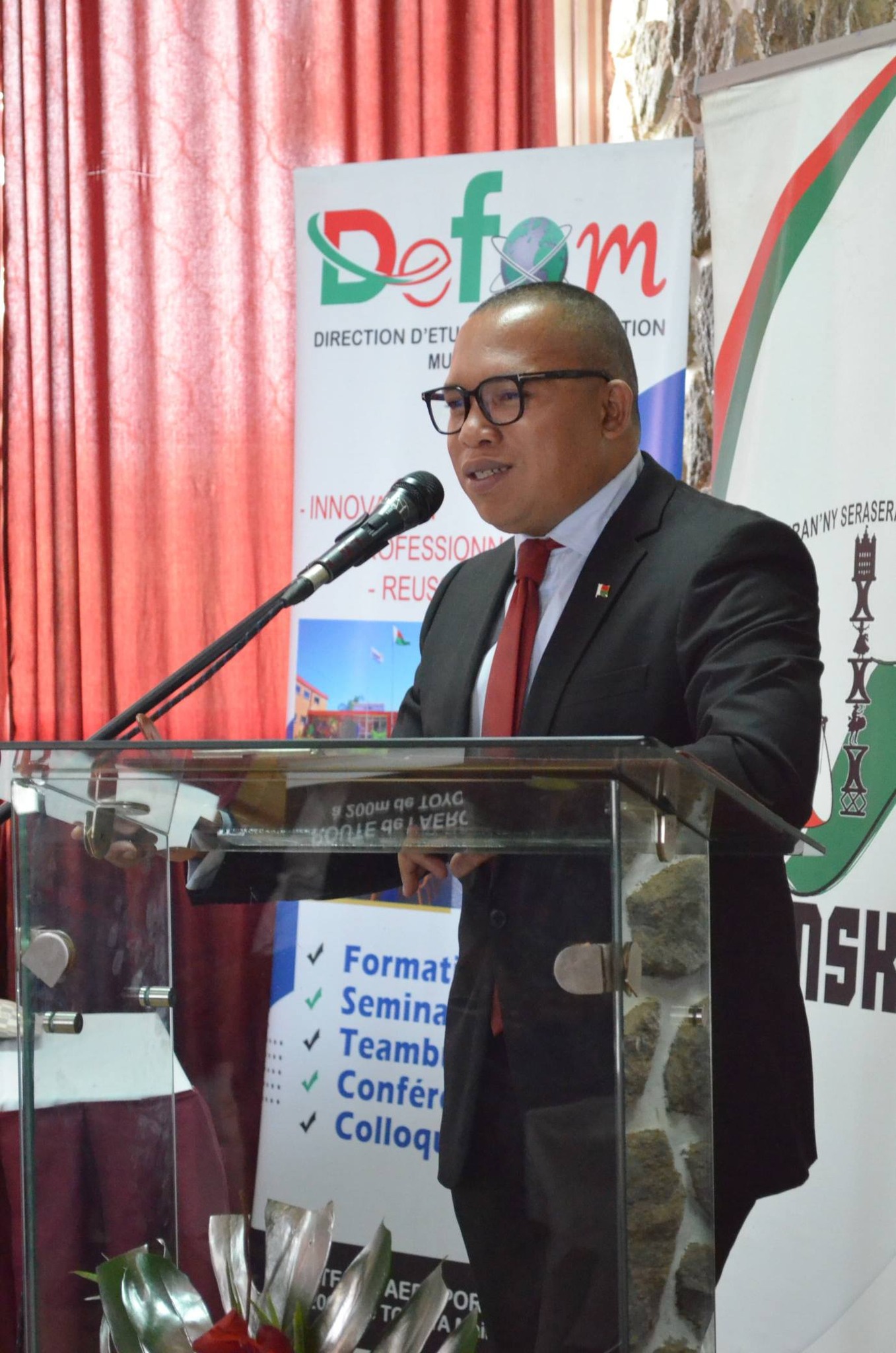 HIROSO AMIN' NY FANOFANANA SY FANAMAFISANA FAHAIZA-MANAO HO AN' NY MPANAO GAZETY NY MINISTERAN' NY SERASERA SY NY KOLONTSAINA