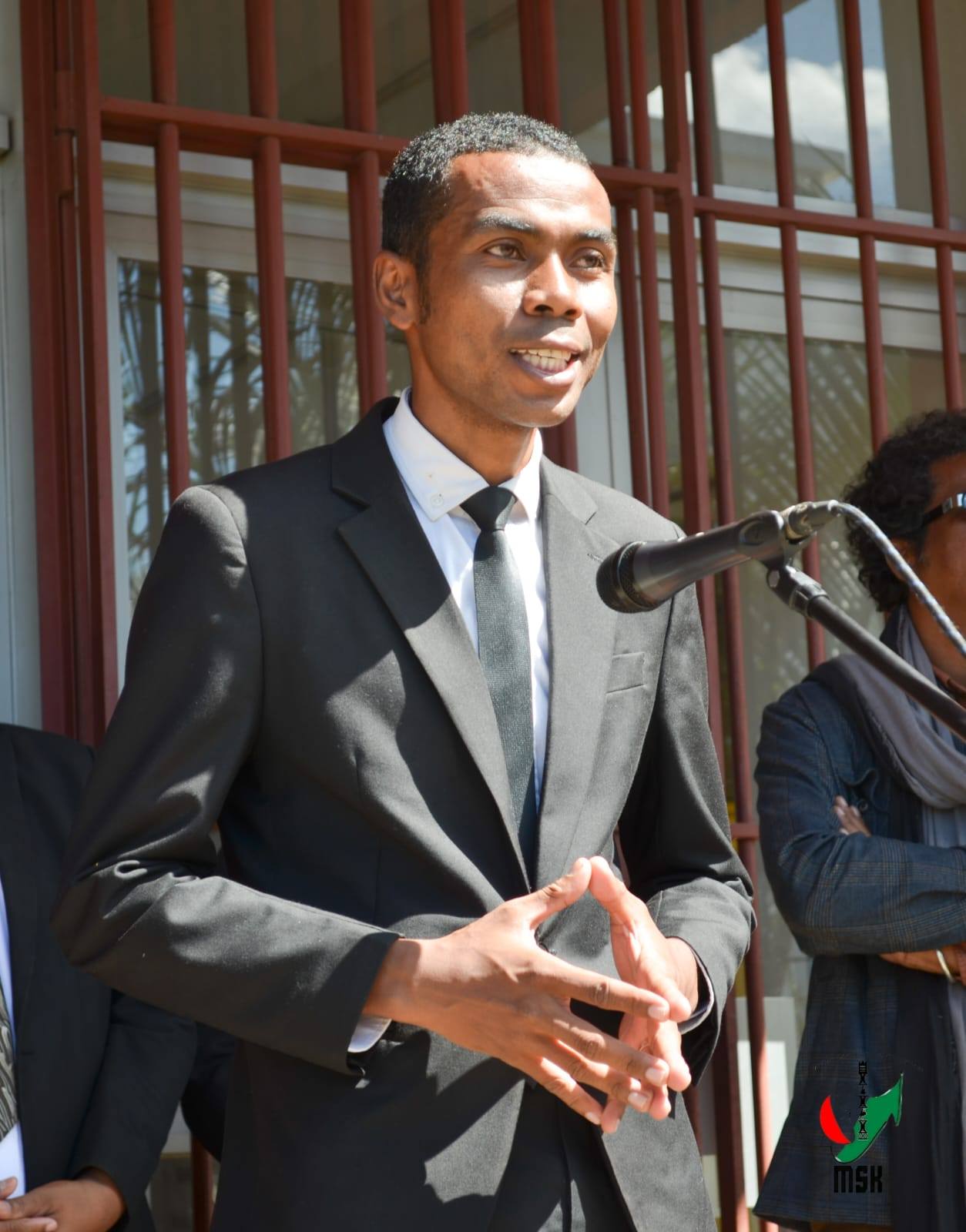 FANANGANAN-TSAINA FANAO ISAKY NY VOALOHAN' NY VOLANA