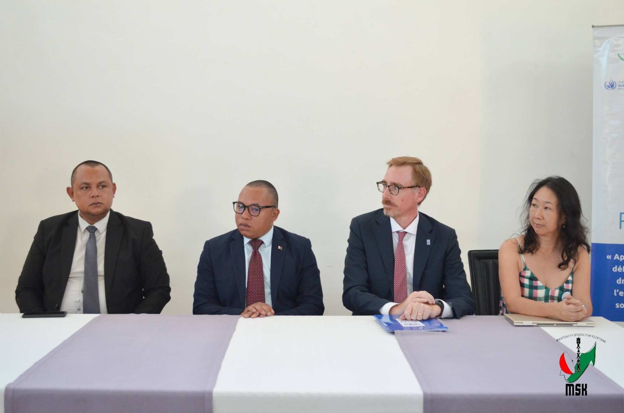 MAMOLAVOLA LALANA MIARO NY MPANAO GAZETY SY NY FAHALALAHANA MANEHO HEVITRA NY MINISTERAN' NY SERASERA SY NY KOLONTSAINA MIARAKA AMIN' NY KOMITY IVONDRONAN' NY MPANAO GAZETY