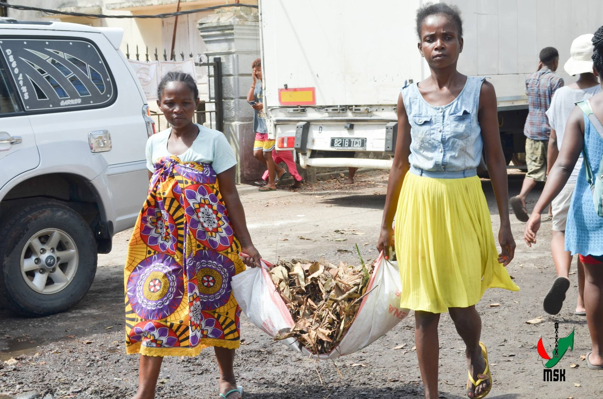 MPIROTSAKA AN-TSITRAPO MARO NO NIARA-NIENTANA TAMIN' NY MINISTERAN' NY SERASERA SY NY KOLONTSAINA NANADIO NY MOZEA VAVITIANA TOAMASINA