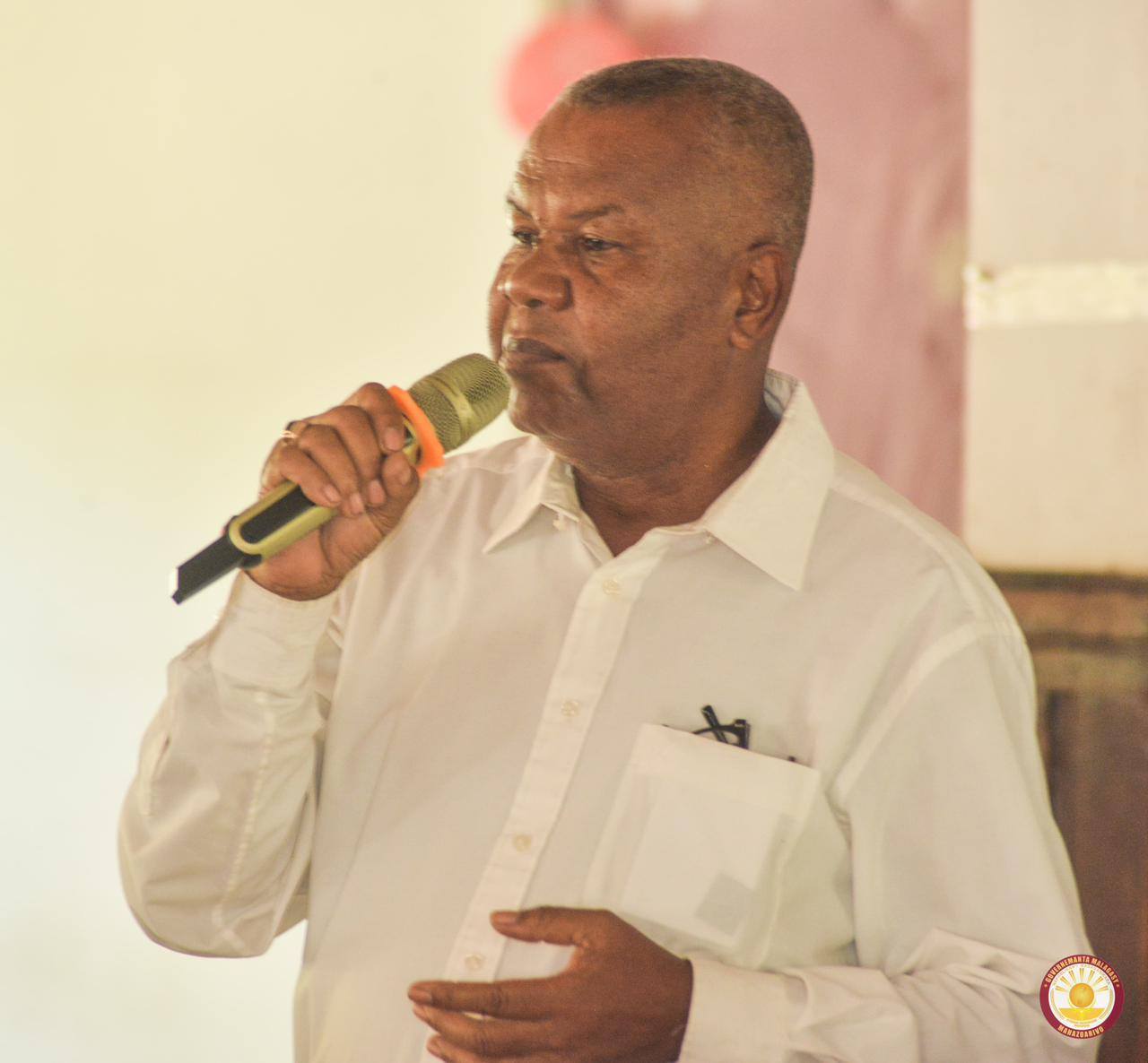 BASE TOLIARA VONONA HIFANOME TANANA NY RAY AMAN-DRENY SY NY MPANAO POLITIKA ATY AN-TOERANA HO AN' IO TETIKASA IO