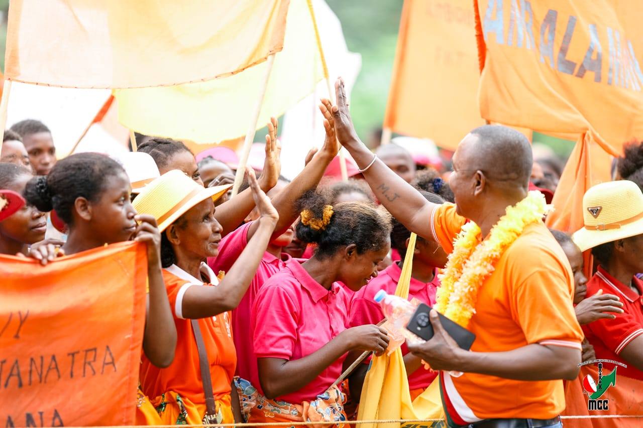 TONGA NIJERY MIVANTANA NY VAHOAKAN' I NOSY VARIKA NY FITONDRAM-PANJAKANA TAMIN' NY ALALAN'NY MINISTRY NY SERASERA SY NY KOLONTSAINA