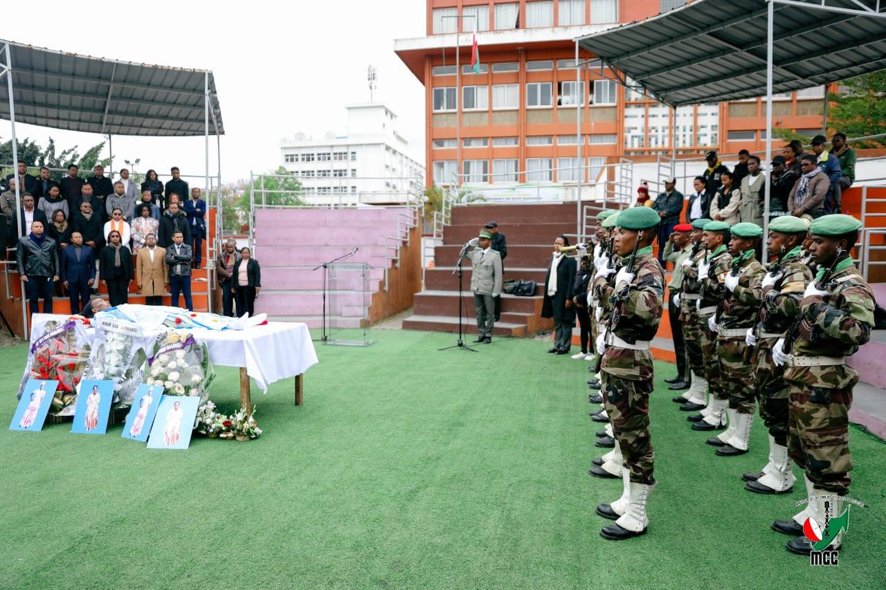 " OFFICIER DE L' ORDRE NATIONAL MALAGASY " IO NO MARI-BONINAHITRA NATOLOTRY NY FILOHAN' NY REPOBLIKA ANDRY RAJOELINA HO FANOMEZAM-BONINAHITRA AN' I SAHONDRAFININA ZANANY, MPIHIRAGASY