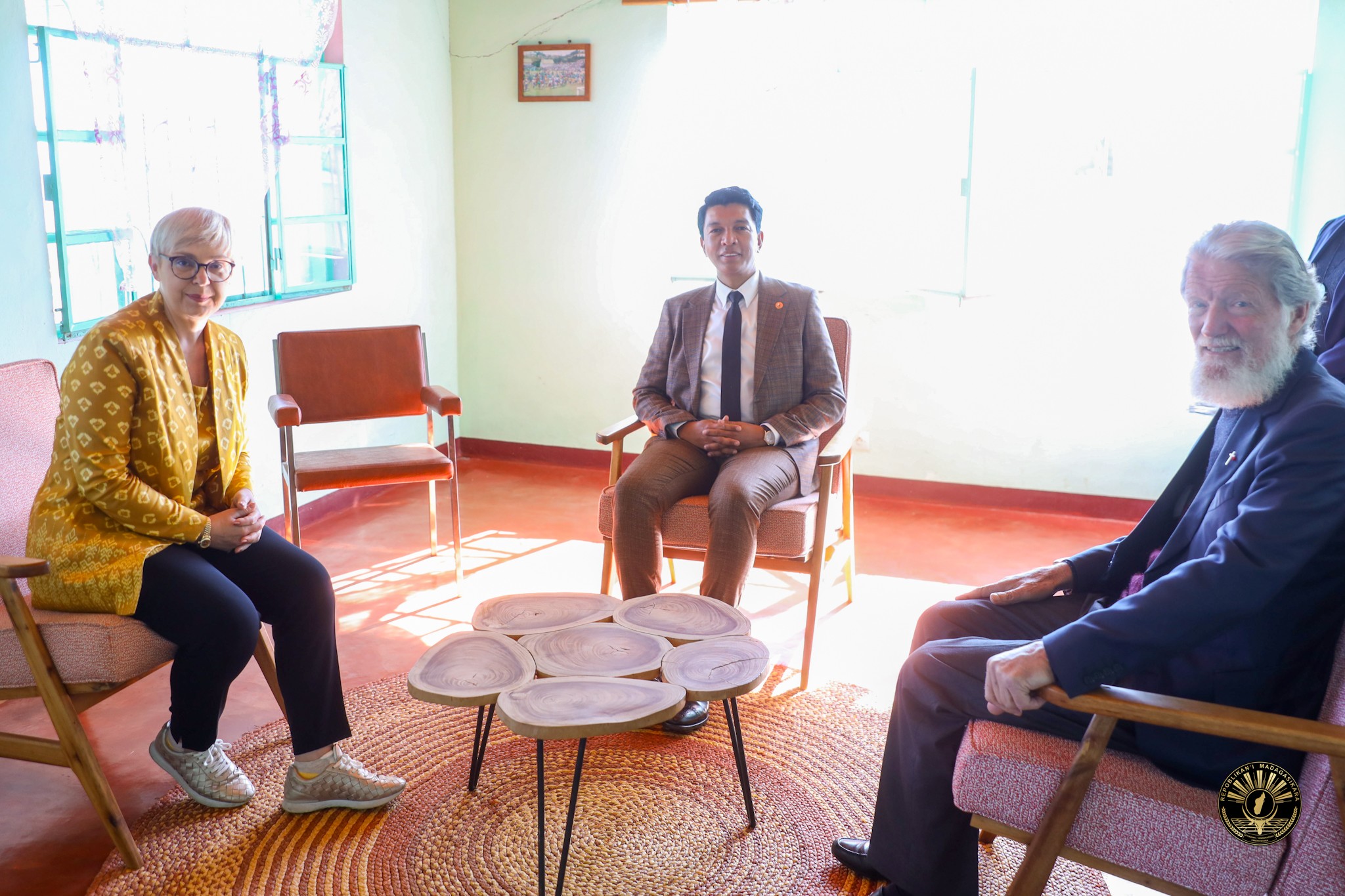 FENO FIHETSEM-PO NY ANDRO FAHAROAN' NY FITSIDIHANA ARA-PANJAKANA ATAON' NY FILOHA NATASA PIRC MUSAR ETO AMINTSIKA