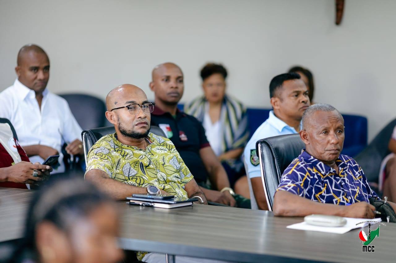 MITOHY HATRANY NY FAMPITAOVANA ATAON' NY FITONDRAM-PANJAKANA HO AN' IREO RAFITRA ENY IFOTONY