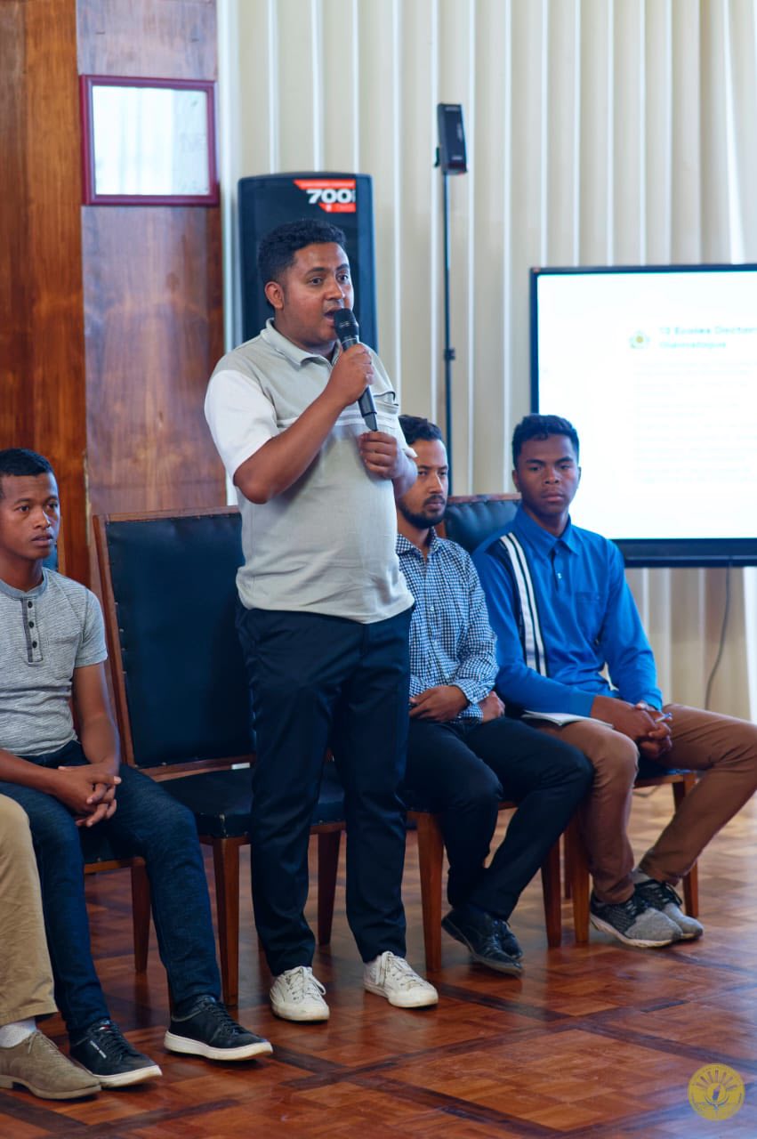 NIJERY IFOTONY NY OLAN' NY MPIANATRA TENY AMIN' NY SEKOLY AMBONY POLYTEKNIKA VONTOVORONA SY NY ONIVERSITEN' ANKATSO NY KOLONELY RAMPANARIVO SOLOFONIAINA THIERRY