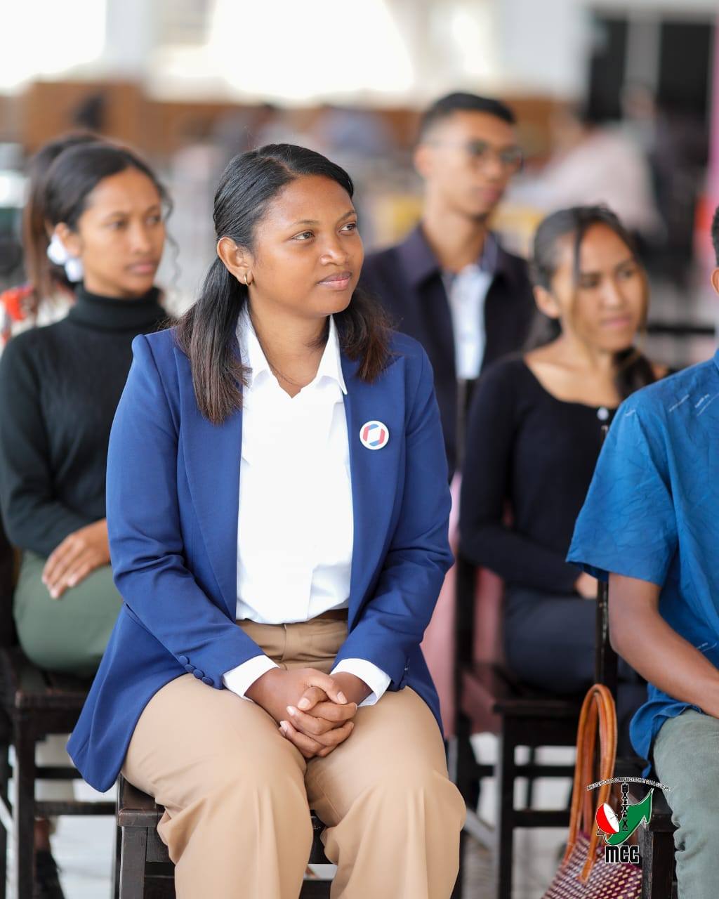 NORAISIN' NY MINISTERAN' NY SERASERA SY NY KOLONTSAINA IREO TANORA MPILATSAKA AN-TSITRAPO HO ANY FRANTSA