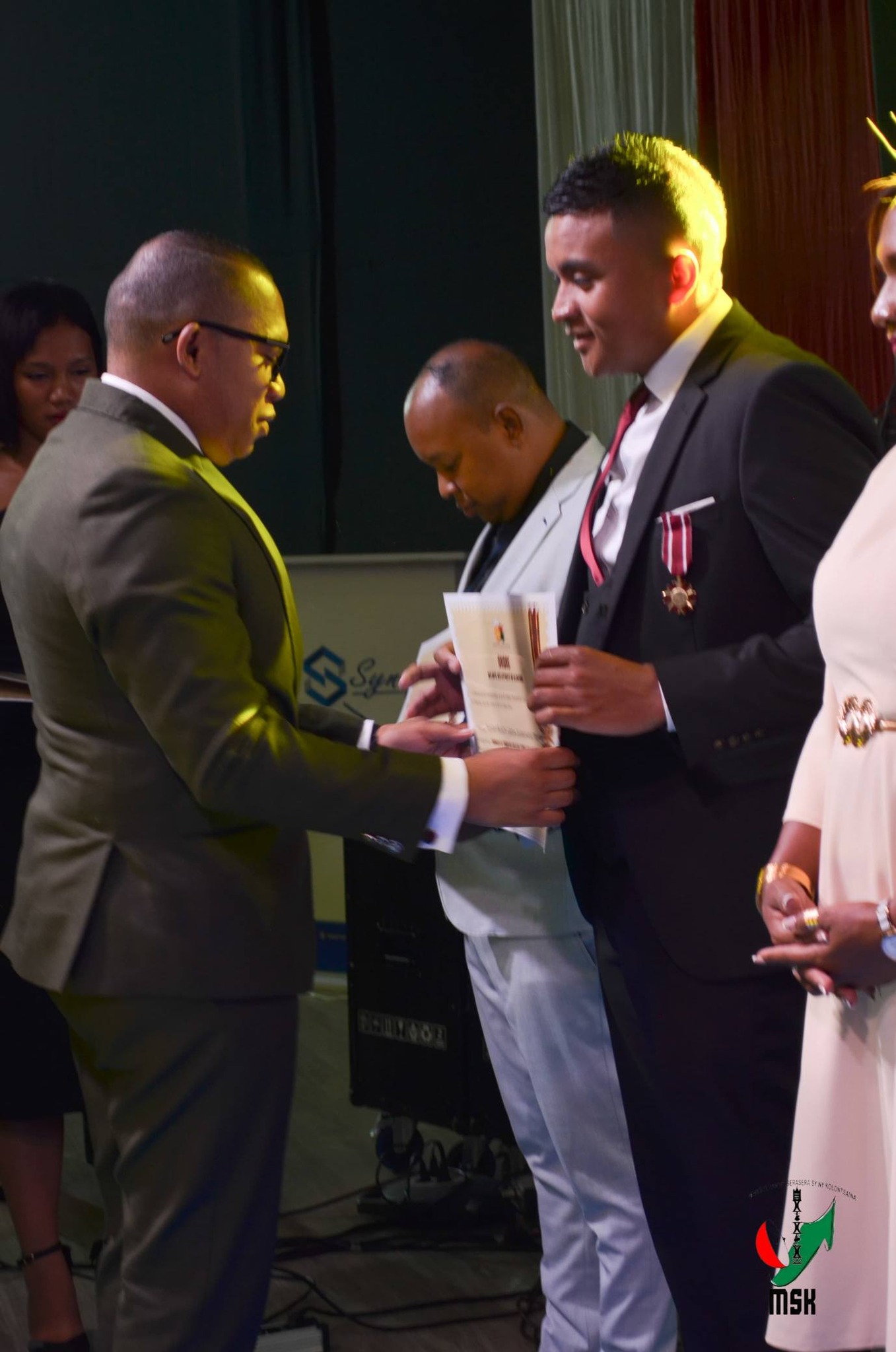 MITANA ANJARA ANDRAIKITRA GOAVANA AMIN'NY FIKOLOKOLOANA SY FANANDRATANA NY KOLONTSAINA MALAGASY NY MPIKARAKARA FAMPISEHOANA MATIHANINA