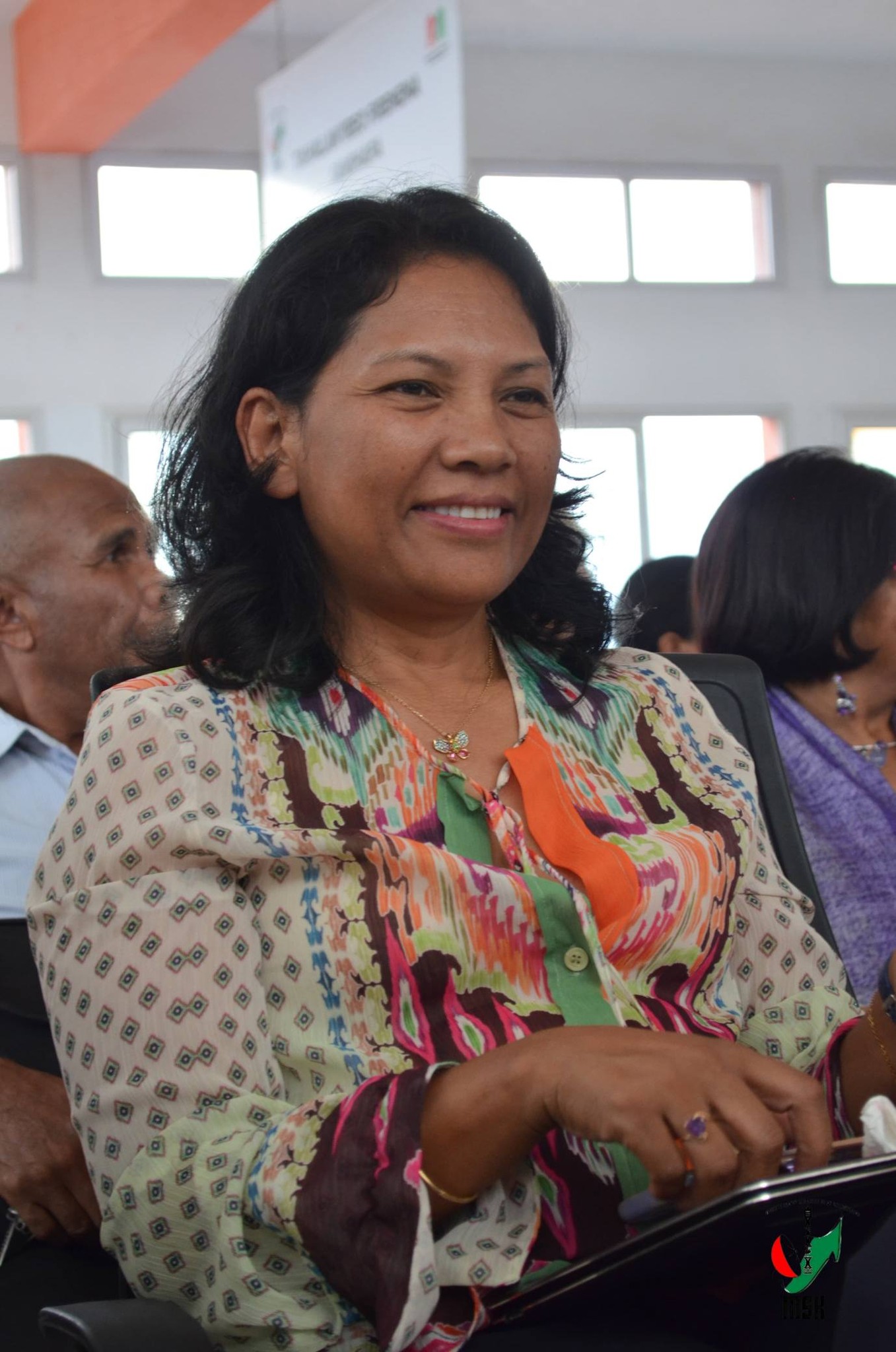 FAMPIROBOROBOANA NY TONTOLON' NY BOKY ATAON' NY MINISTERAN' NY SERASERA SY NY KOLONTSAINA NAMPAHAFANTATRA ANDROANY NY DIARIN' I ANNE FRANK VITA TENY MALAGASY