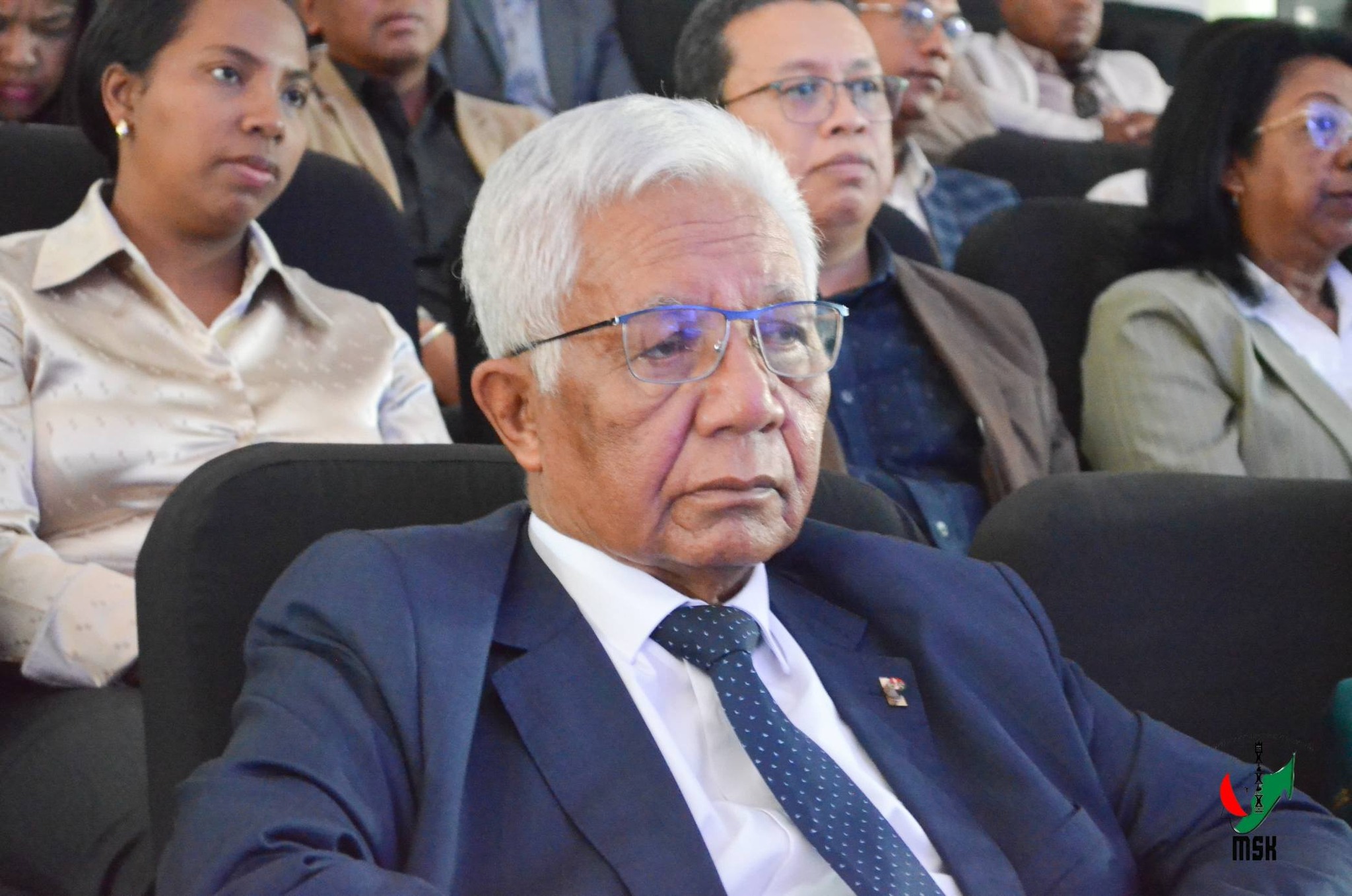 NOTOLORAN' NY AJE-FIKAMBANAN' NY MPANAO GAZETY MIKIRAKIRA NY TONTOLO IAINANA MARI-PANKASITAHANA IREO OLO-MALAZAN' NY FIKAROHANA ARA-TSIANSA