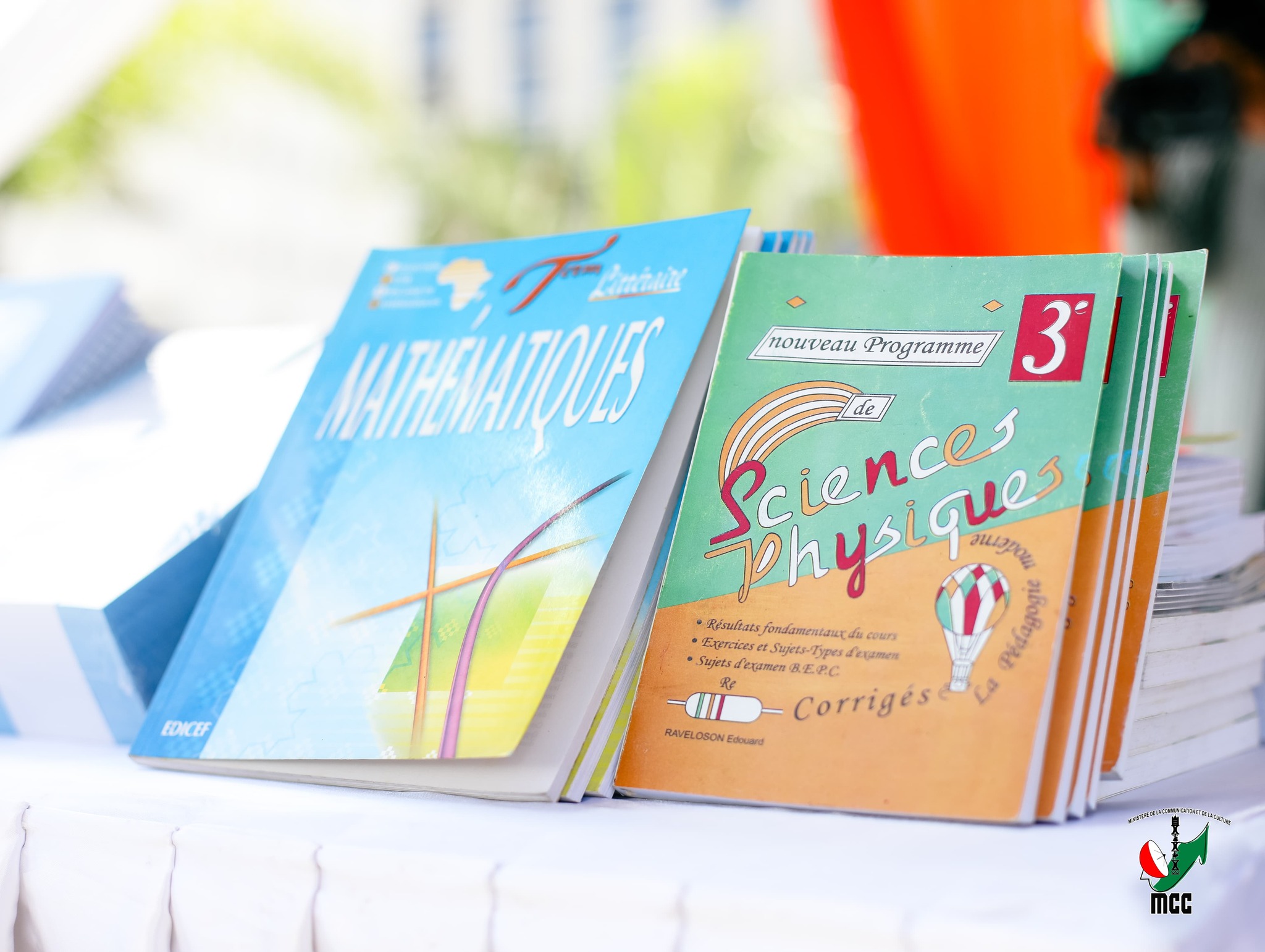 FAMPIROBOROBOANA NY VAKY BOKY HO AN' NY DAHOLO BE