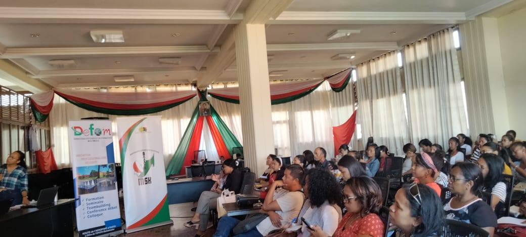 ANDRY FAHAROAN' NY POLOTIKAM-PANDROSOAN' NY FILOHA ANDRY RAJOELINA NY FAMPIROBOROBOANA NY MAHA - OLONA