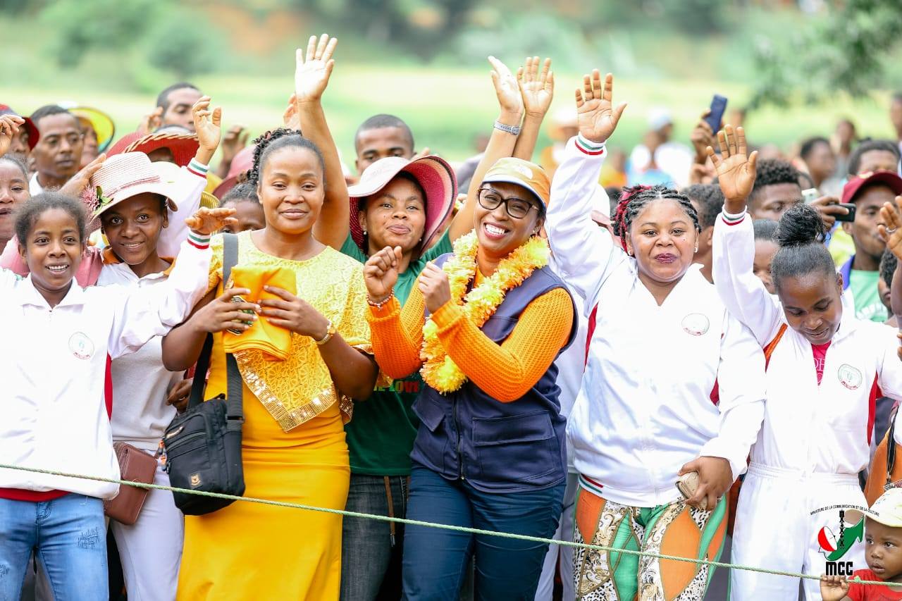 TONGA NIJERY MIVANTANA NY VAHOAKAN' I NOSY VARIKA NY FITONDRAM-PANJAKANA TAMIN' NY ALALAN'NY MINISTRY NY SERASERA SY NY KOLONTSAINA