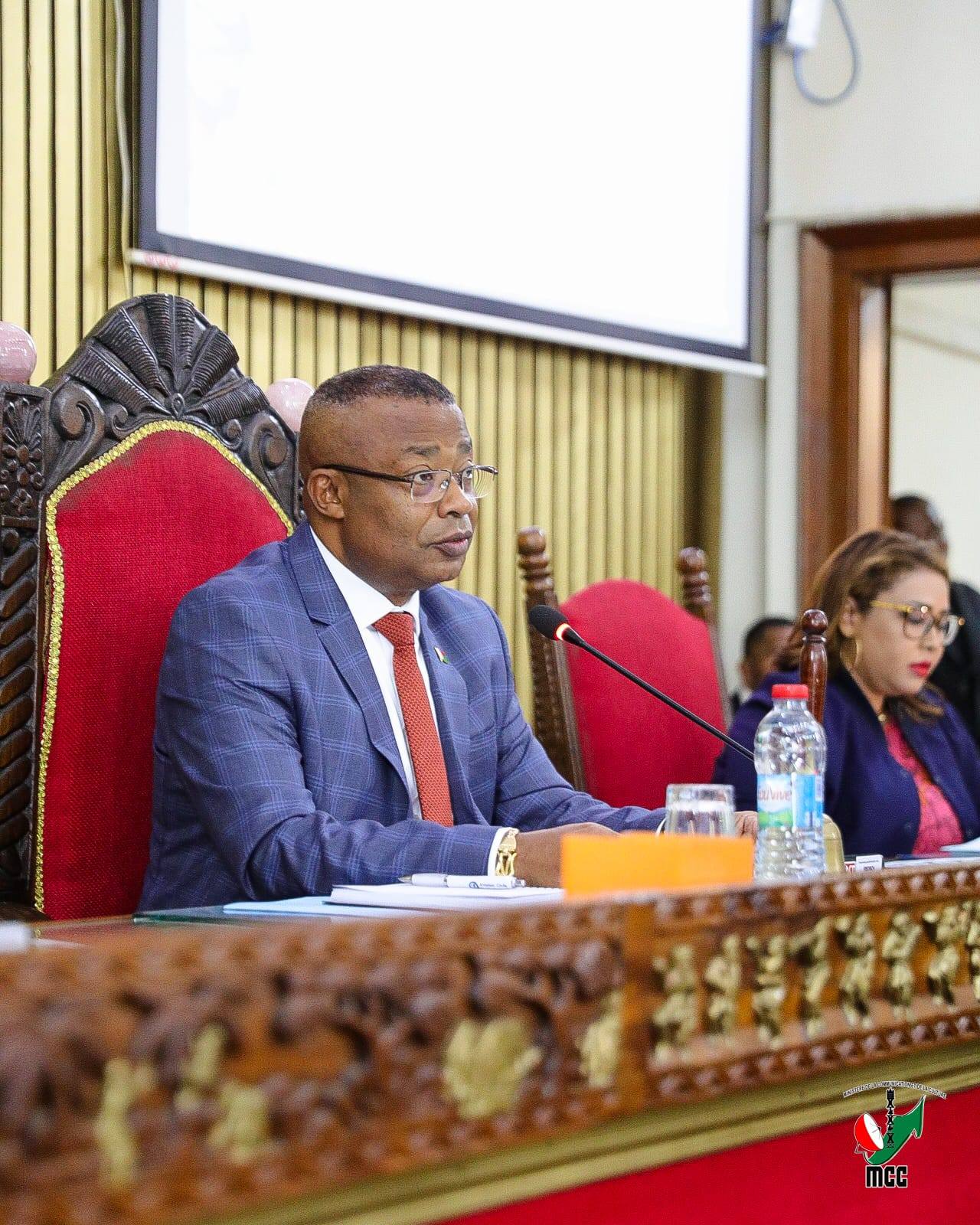 NOSOKAFANA OMALY TAMIN'NY 11 ORA NY FIVORIAMBE FIFANATREHANA MIVANTANA EO AMIN'NY GOVERNEMANTA MALAGASY SY IREO SOLOMBAVAMBAHOAKA