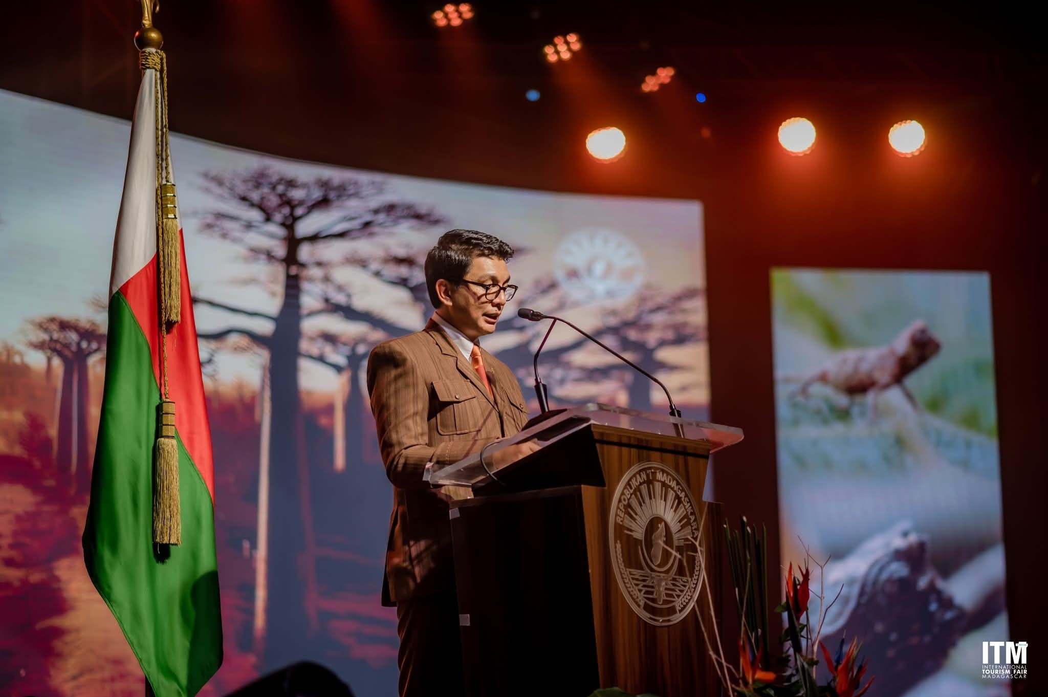 LAHARANA FAHATELO AMIN'NY FAMPIDIRANA VOLA VAHINY ETO MADAGASIKARA NY FIZAHANTANY