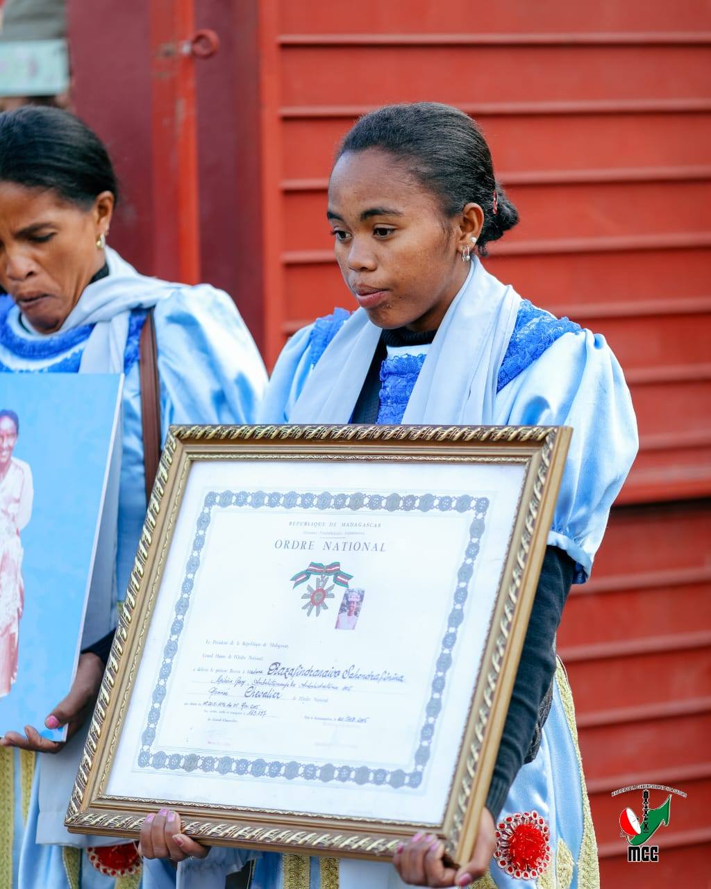 " OFFICIER DE L' ORDRE NATIONAL MALAGASY " IO NO MARI-BONINAHITRA NATOLOTRY NY FILOHAN' NY REPOBLIKA ANDRY RAJOELINA HO FANOMEZAM-BONINAHITRA AN' I SAHONDRAFININA ZANANY, MPIHIRAGASY