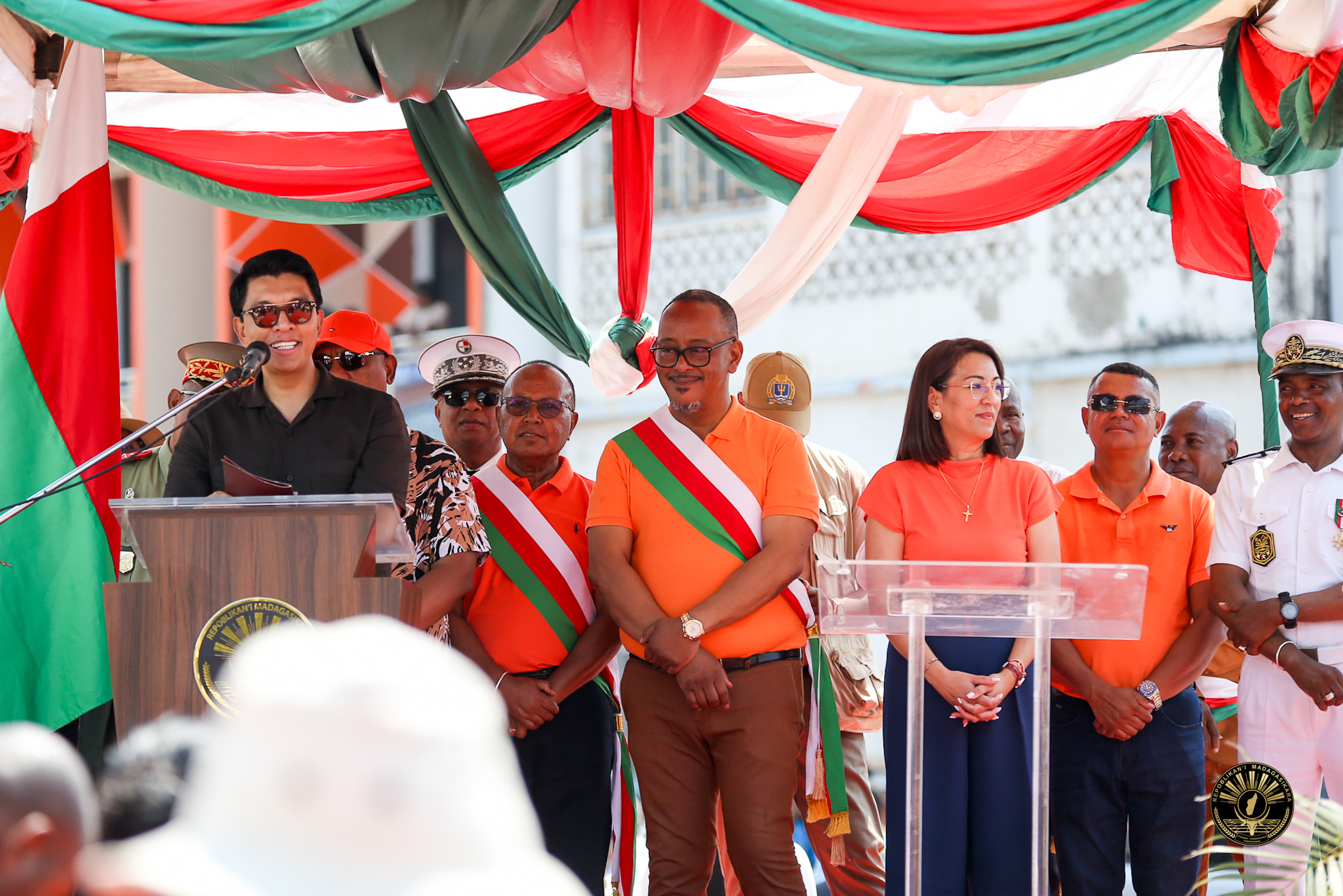 LALAM-PASIKA TEO ALOHA ARY TENA RATSY TOKOA REHEFA AMIN' NY FOTOAN' NY ORANA NY MAMPITOHY AN' ANDAKABE SY ANDABATOARA KA IZAO VITA RARIVATO TANTERAKA IZAO