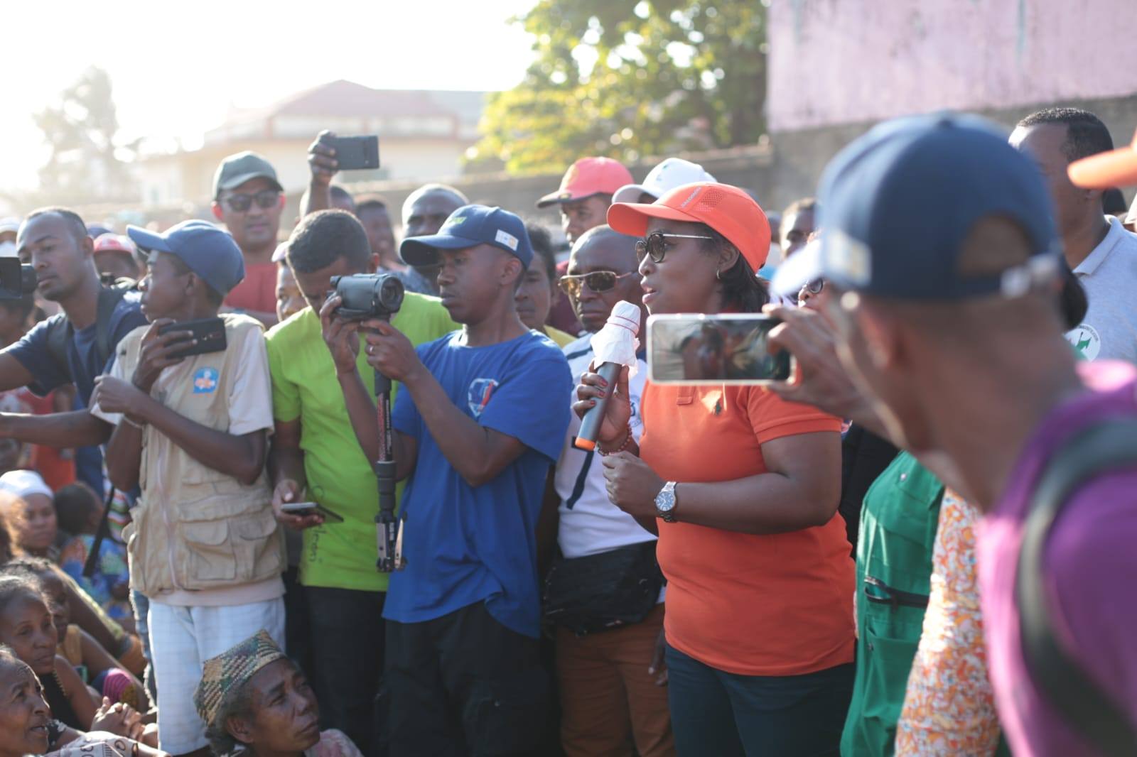 NY FAHATONGAVAN' IREO MPIKAMBANA AVY AMIN' NY GOVERNEMANTA MALAGASY ANY MANANJARY