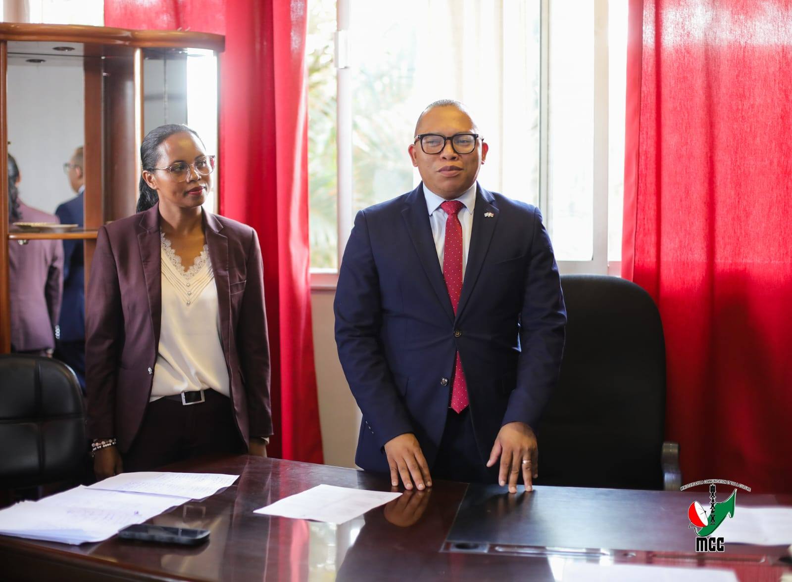 FAKAN-KEVITRA ARA-KOLONTSAINA EO AMIN' NY SOKAJY TENY MALAGASY SY NY LITERATIORA