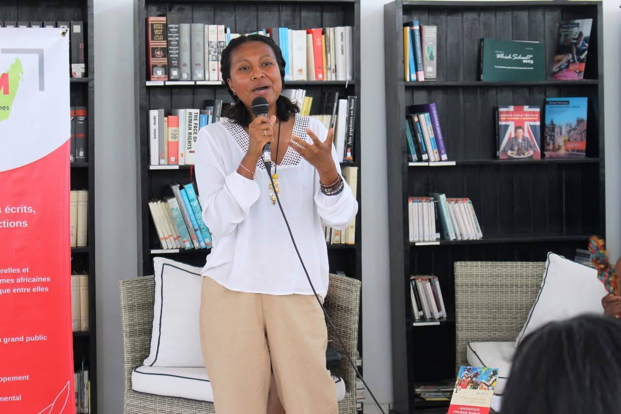 FAMPAHAFANTARANA ILAY TANTARA FORONINA "DEUX COEURS DANS MON CORPS"