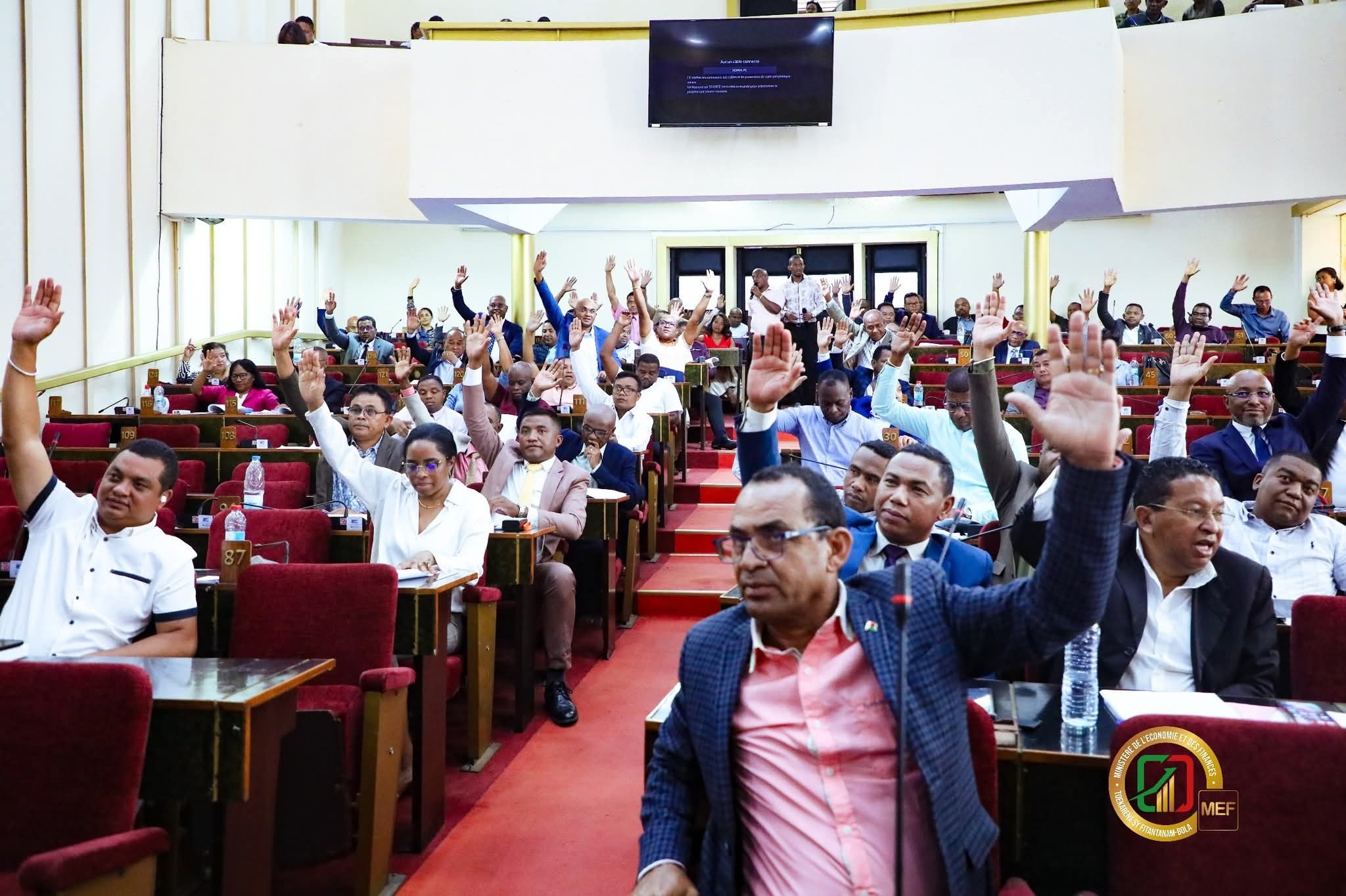 VOLAVOLAN-DALANA MIFEHY NY TETIBOLAM-PANJAKANA I