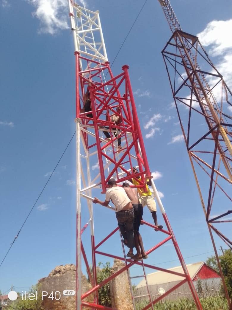 VITA FANARENANA IREO " PYLONES " AO AMBOASARY ATSIMO, FARITRA ANOSY SY NY AO AMIN' NY DISTRIKAN' I TSIHOMBE AO ANDROY