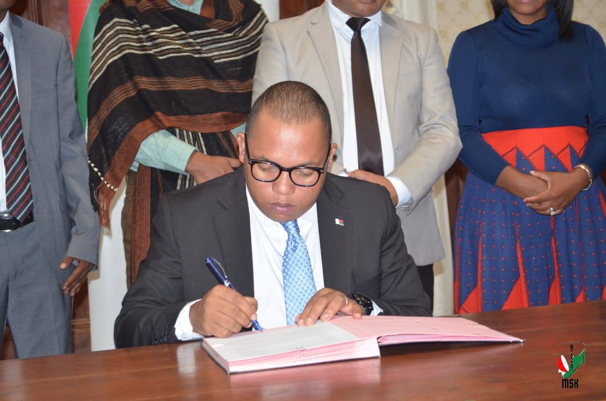 NOSONIAVIN'NY MINISITRAGASCAR FENOSOA ANDROANY NY FANGATAHANA OFOSIALY HAMPIDIRANA NY MISIONA KATOLIKA AMBODIFOTATRA - SAINTE MARIE HO ISAN'NY HAREMBAKOKA IRAISAN'IZAO TONTOLO IZAO