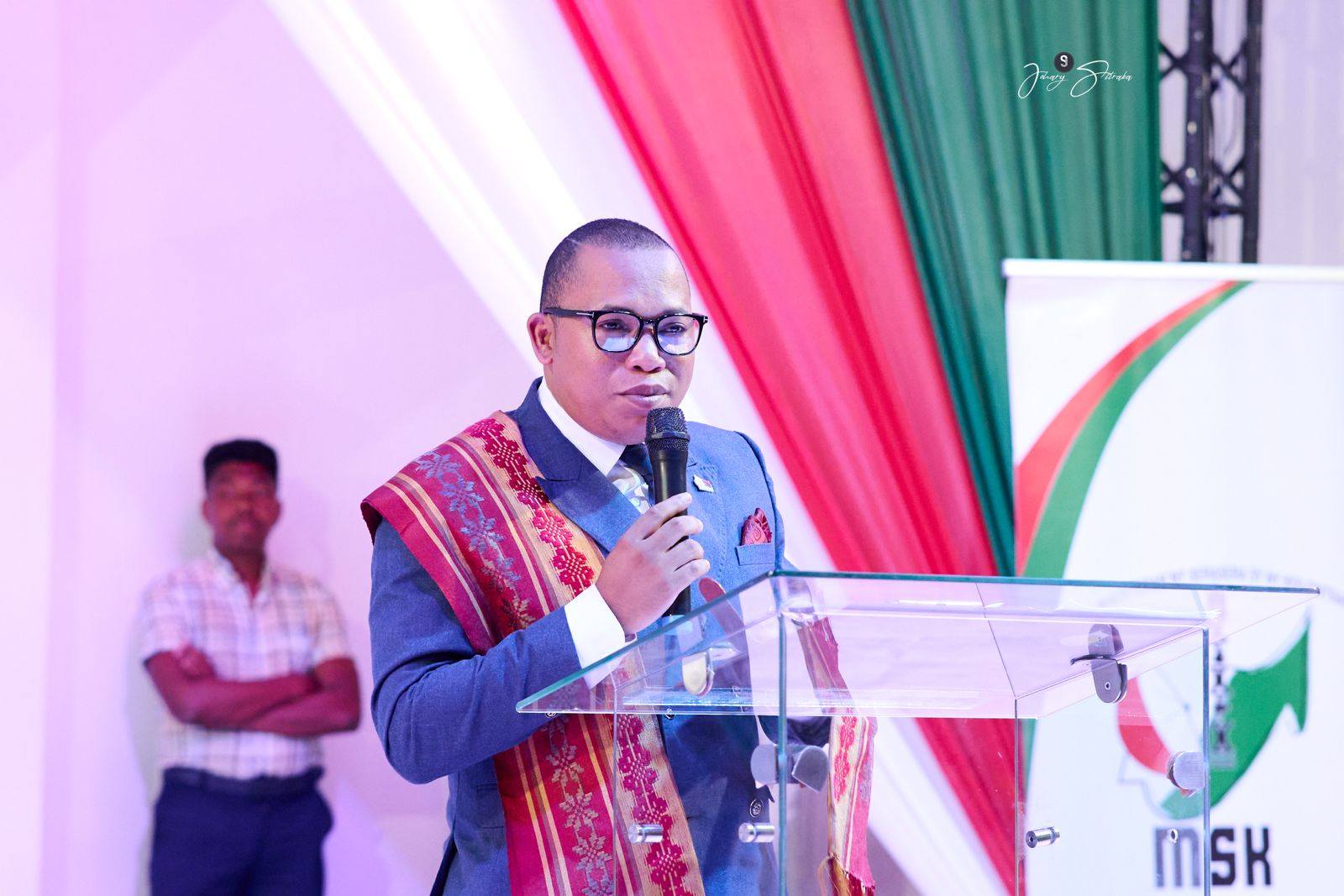 HANAO ADISISIKA HAHAZOAN' NY MPIKABARY MALAGASY MARI-PAHAIZANA ARA-PANJAKANA MISY TOMBOKASE MENA NY MINISITRA GASCAR FENOSOA