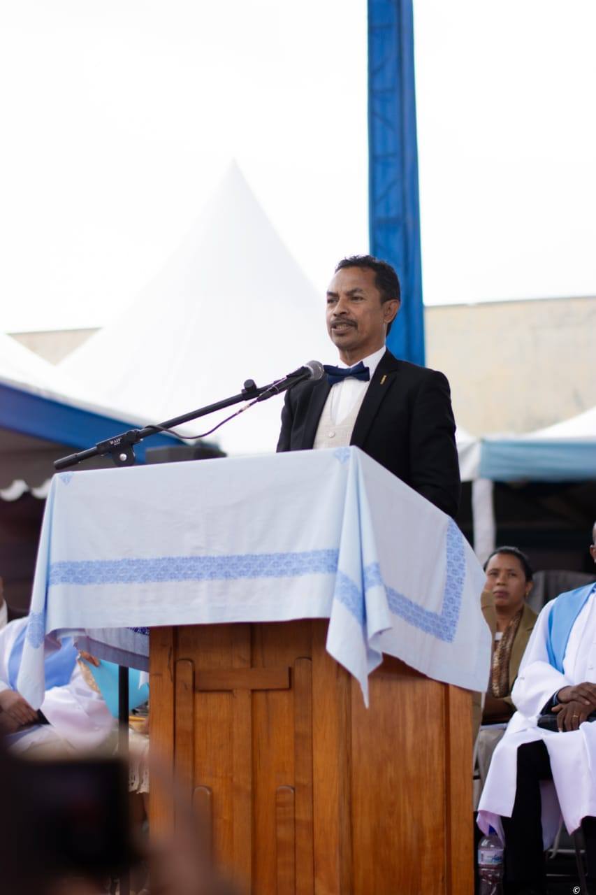 NAMPITA MIVANTANA NY FANOMPOAM-PIVAVAHANA TENY ANTSONJOMBE NY TELEVIZIONA FAHAZAVANA AN' NY FIANGONANA FJKM