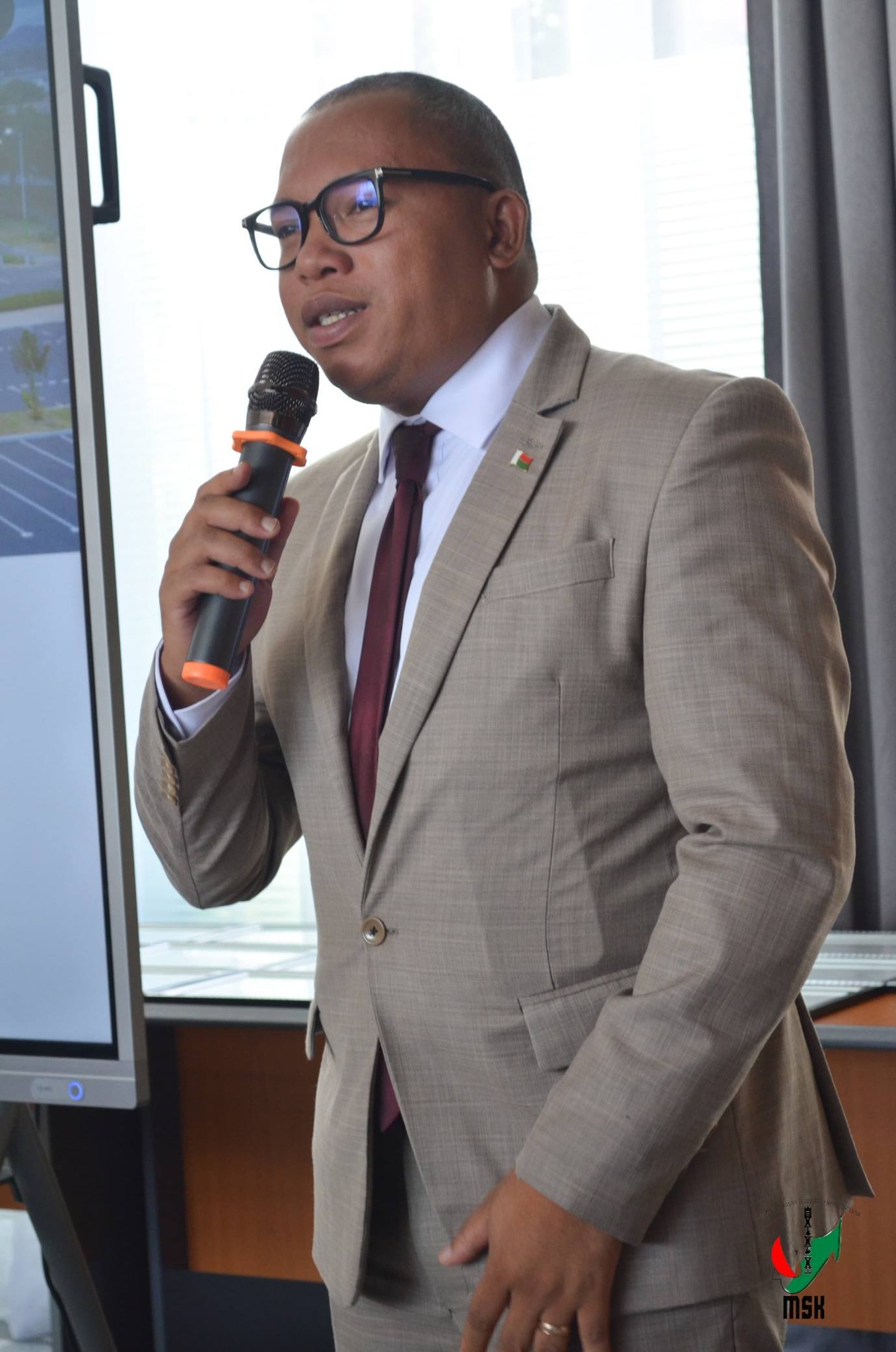 AER' AEROPORT FIFANINANANA ARA-JAVAKANTO MANEHO NY MAHA IZY NY MALAGASY EO AMIN' NY SEHATRY NY FITATERANA ANA HABAKABAKA