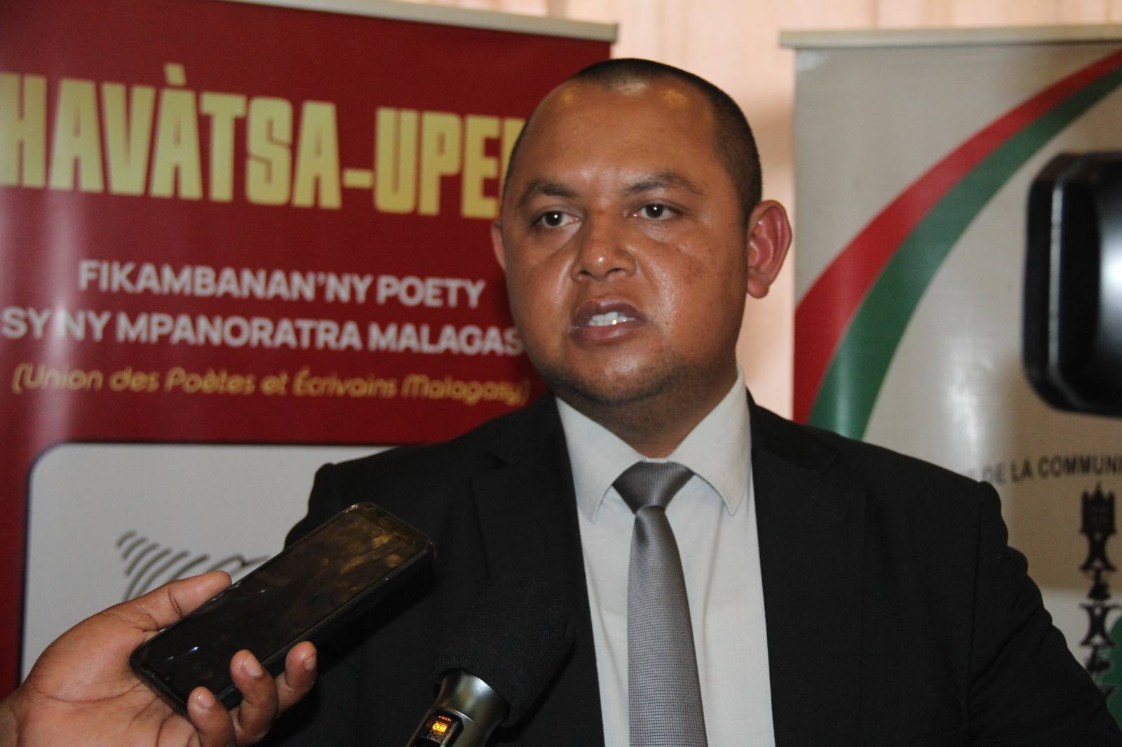 FIKAMBANAN' NY POETY SY MPANORATRA MALAGASY HAVATSA-UPEM, NOTOLORANA MARI-BONINAHITRY NY KANTO IREO MPANORATRA