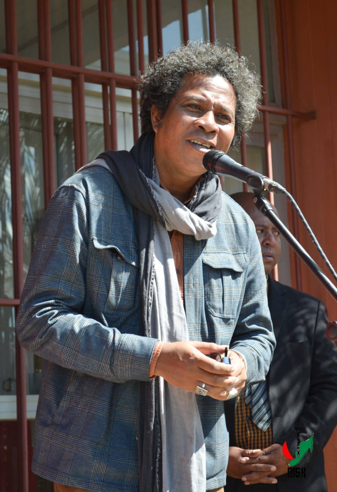 FANANGANAN-TSAINA FANAO ISAKY NY VOALOHAN' NY VOLANA