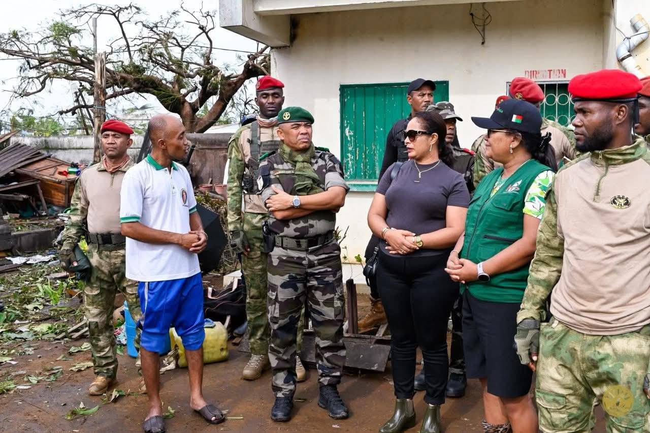 "HIARA-HIATRIKA SY HIOMBOM-PO AMIN' NY VAHOAKAN' NY FARITRA ATSINANANA NO NAHATONGAVAKO ETO" HOY NY FILOHAN' NY REPOBLIKAN' I MADAGASIKARA NY KOLONELY RANDRIANIRINA MICHAEL
