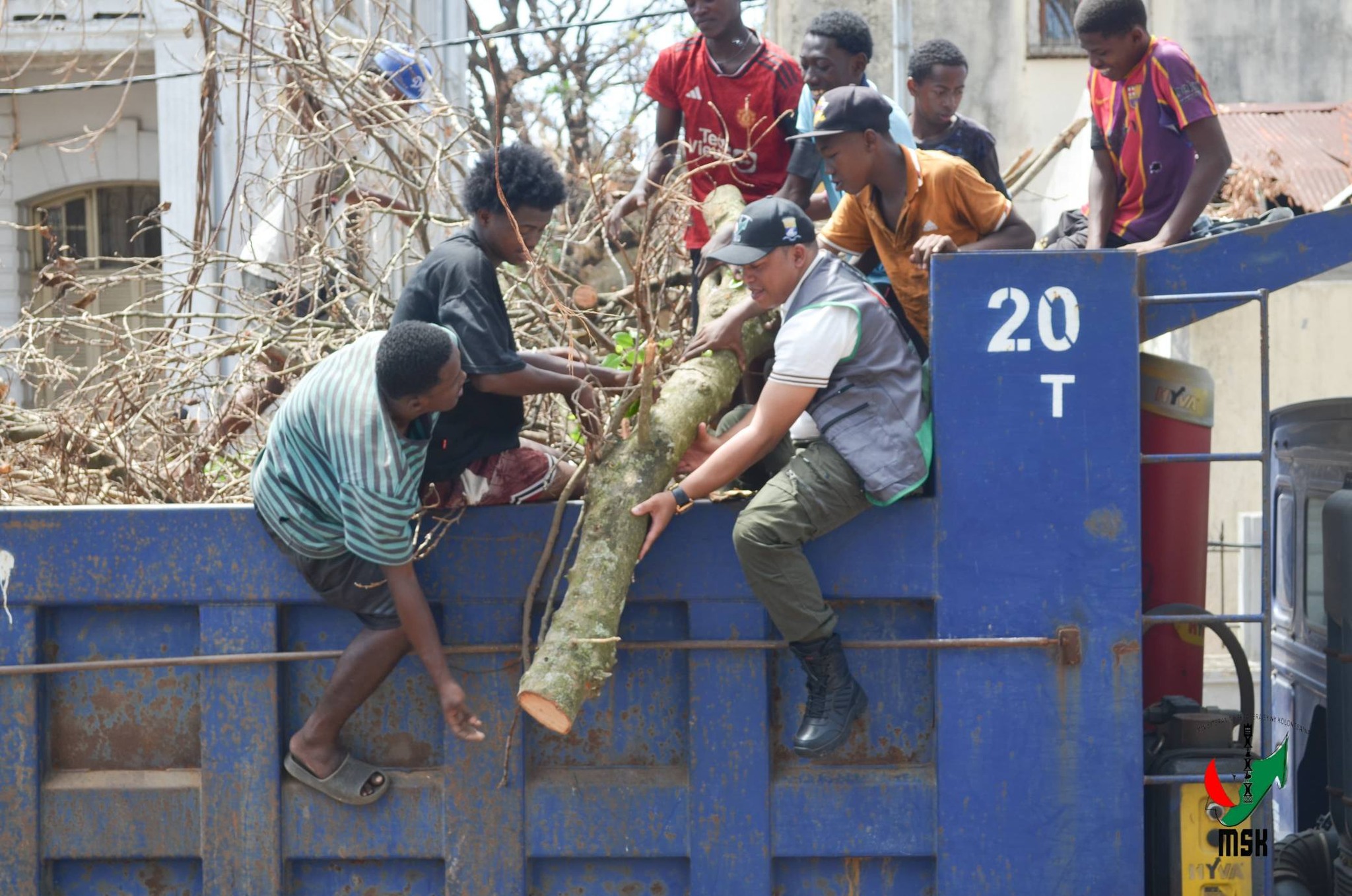 MPIROTSAKA AN-TSITRAPO MARO NO NIARA-NIENTANA TAMIN' NY MINISTERAN' NY SERASERA SY NY KOLONTSAINA NANADIO NY MOZEA VAVITIANA TOAMASINA