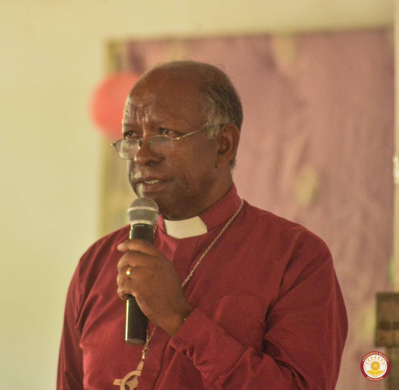 BASE TOLIARA VONONA HIFANOME TANANA NY RAY AMAN-DRENY SY NY MPANAO POLITIKA ATY AN-TOERANA HO AN' IO TETIKASA IO