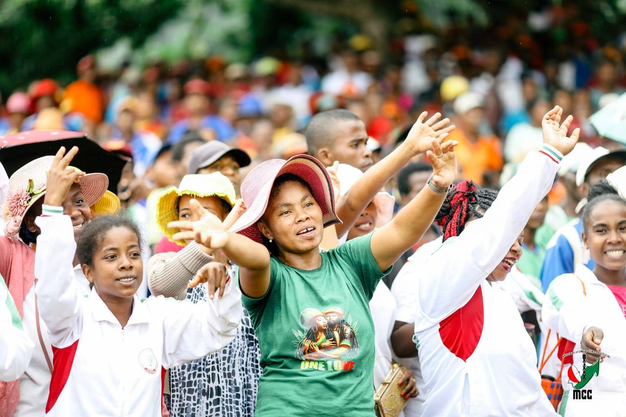 TONGA NIJERY MIVANTANA NY VAHOAKAN' I NOSY VARIKA NY FITONDRAM-PANJAKANA TAMIN' NY ALALAN'NY MINISTRY NY SERASERA SY NY KOLONTSAINA